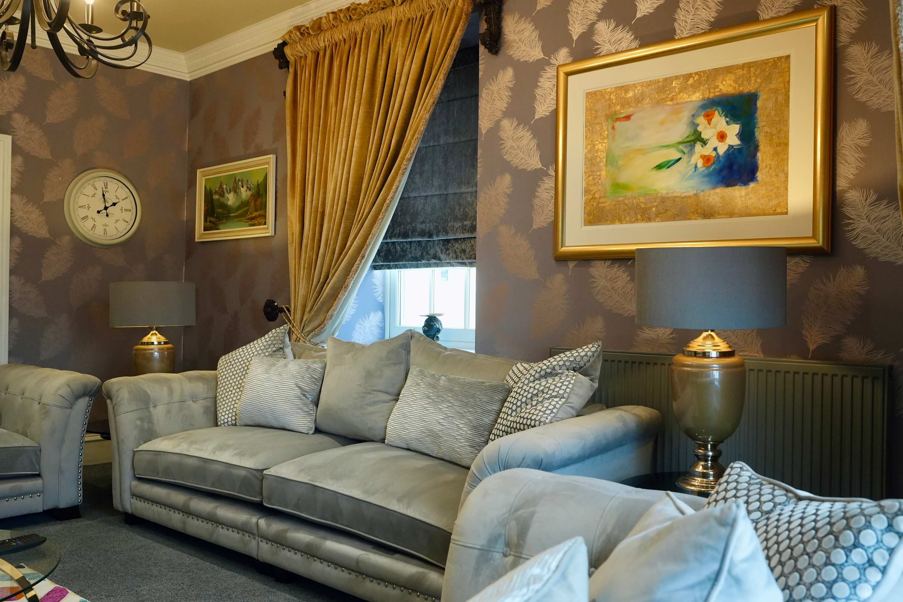 6 Bedroom Family House Chapelhall near Glasgow in Woodhall Street 73 ML6 8SH - Property image 6 - VivreStays