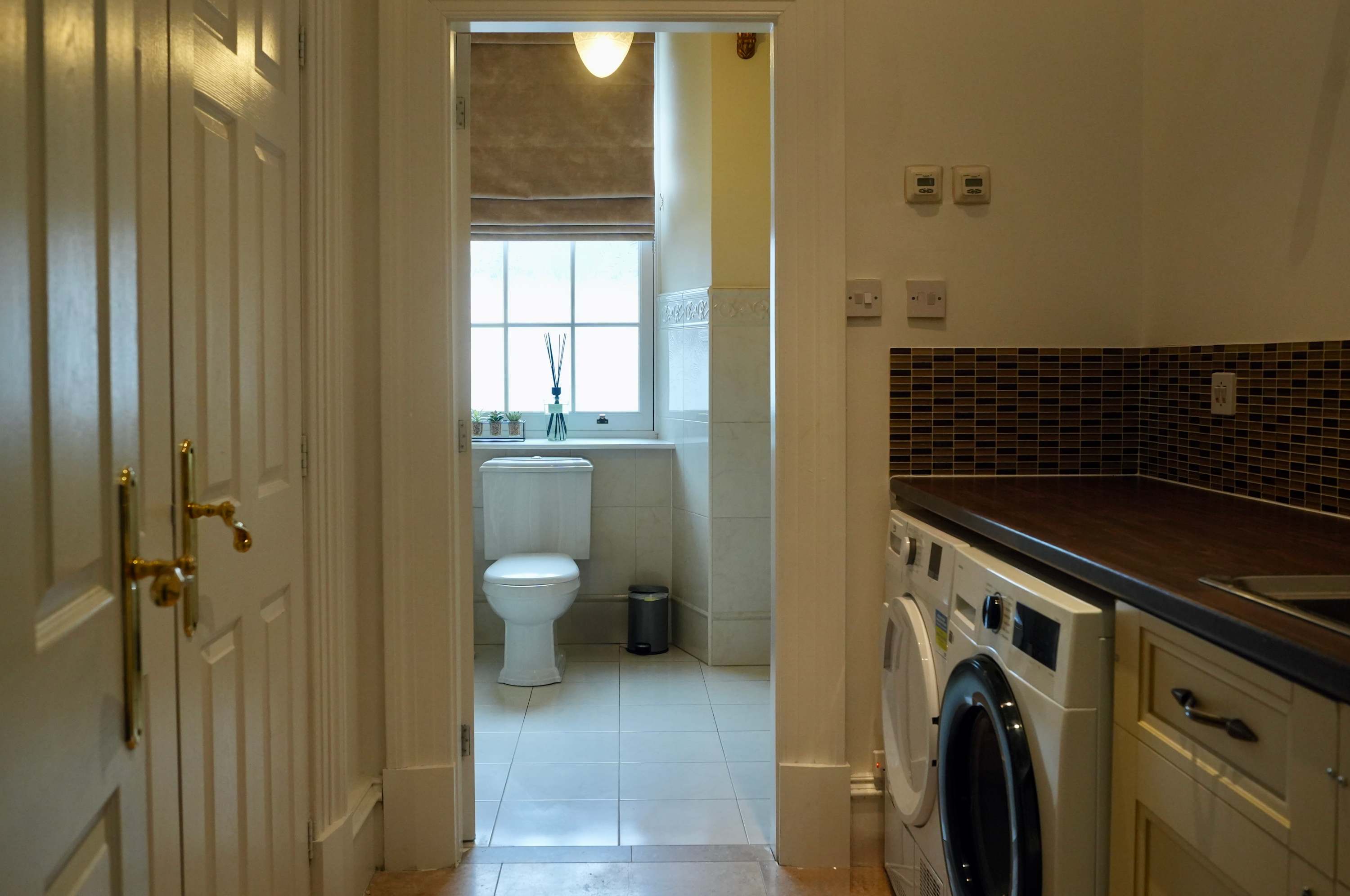 6 Bedroom Family House Chapelhall near Glasgow in Woodhall Street 73 ML6 8SH - Property image 7 - VivreStays