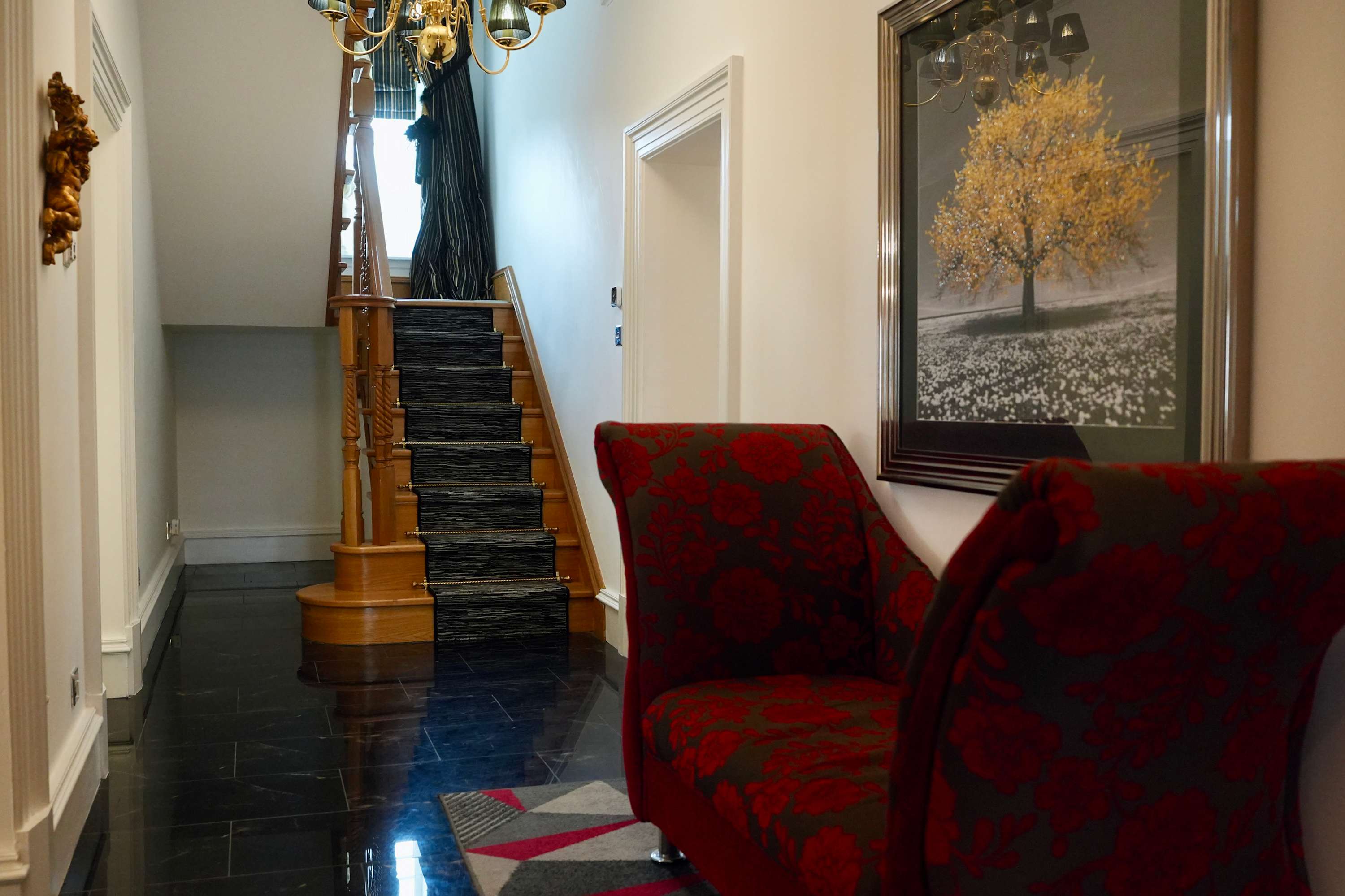 6 Bedroom Family House Chapelhall near Glasgow in Woodhall Street 73 ML6 8SH - Property image 8 - VivreStays