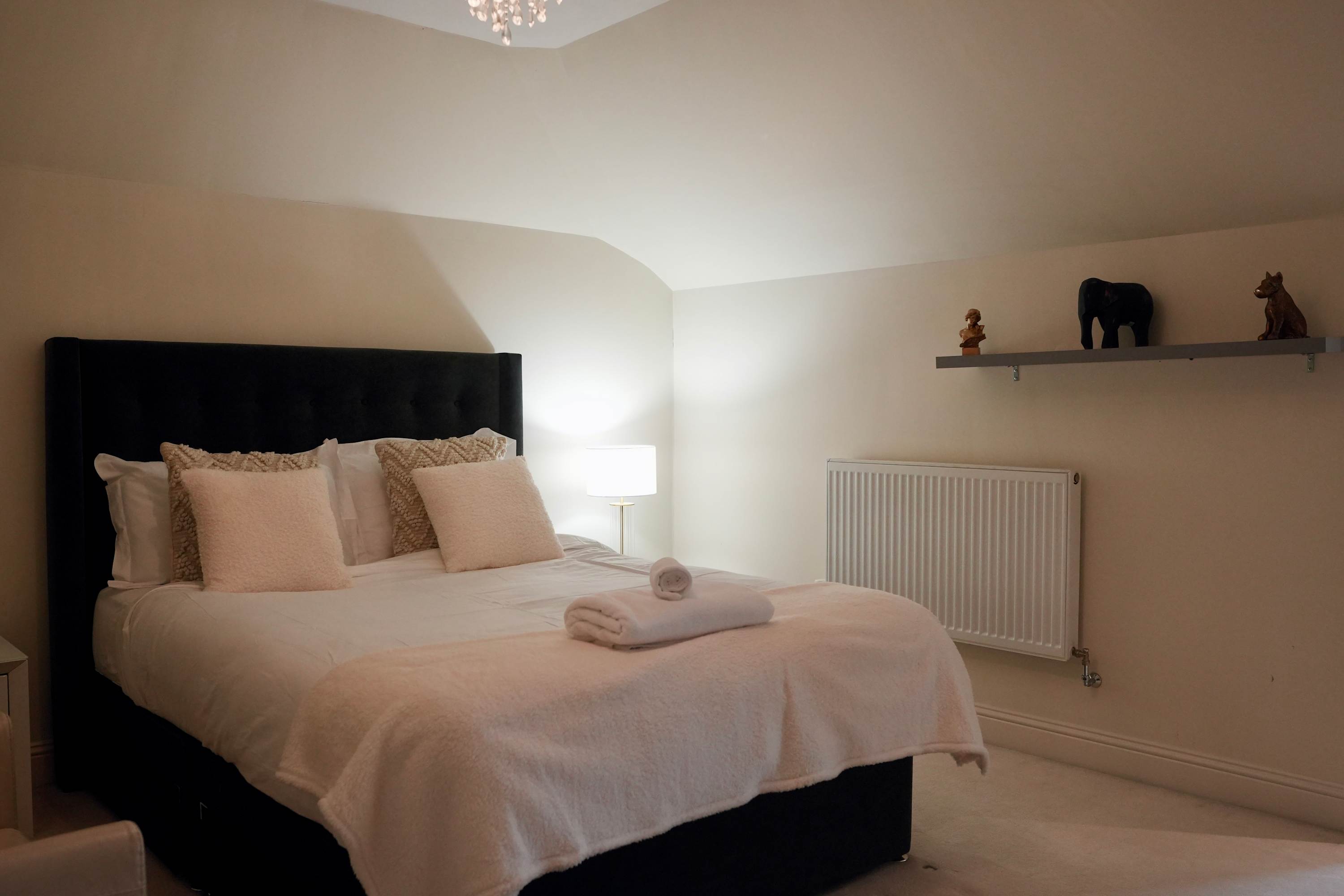 6 Bedroom Family House Chapelhall near Glasgow in Woodhall Street 73 ML6 8SH - Property image 19 - VivreStays