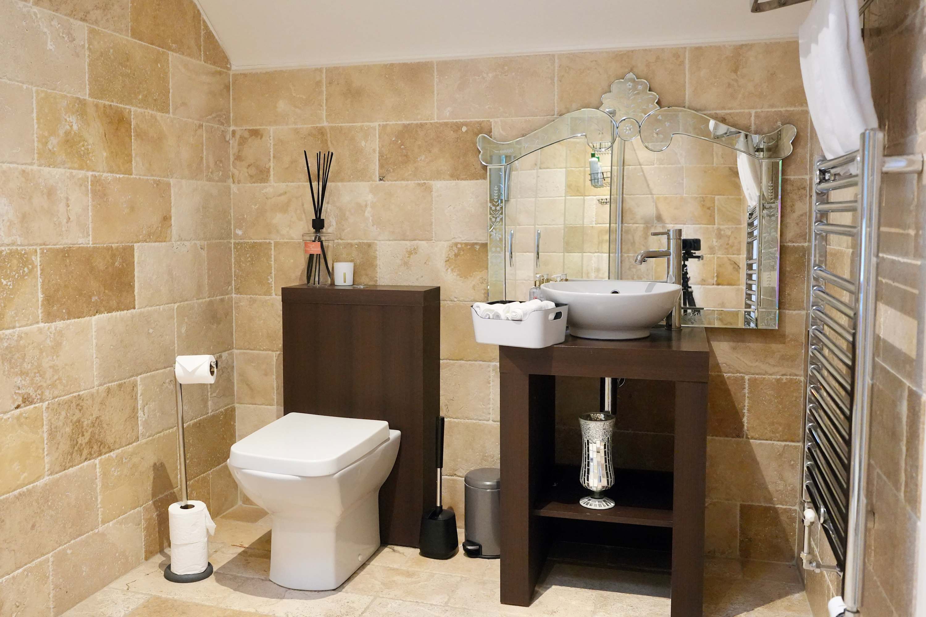 6 Bedroom Family House Chapelhall near Glasgow in Woodhall Street 73 ML6 8SH - Property image 21 - VivreStays