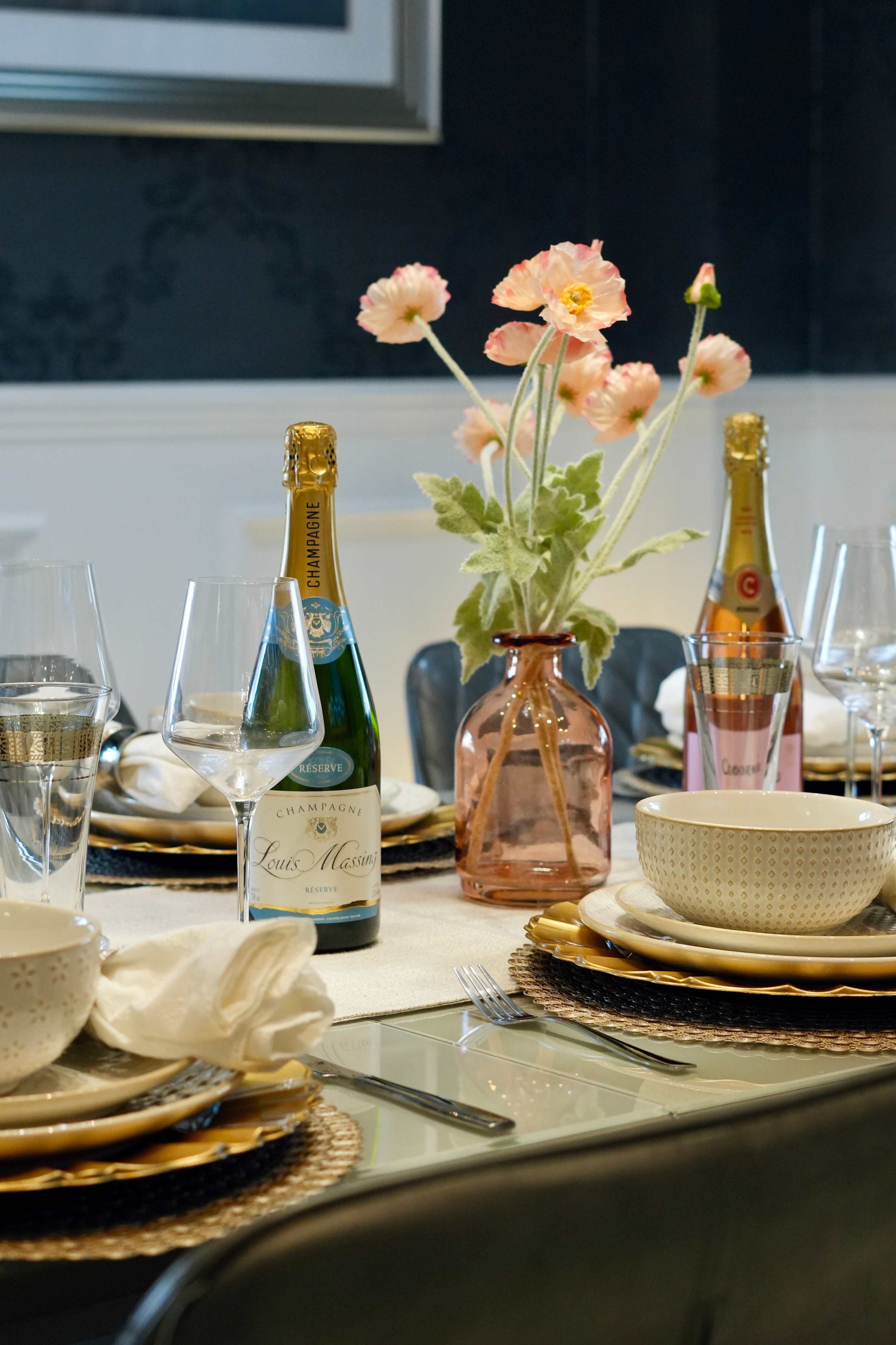 6 Bedroom Family House Chapelhall near Glasgow in Woodhall Street 73 ML6 8SH - Property image 23 - VivreStays