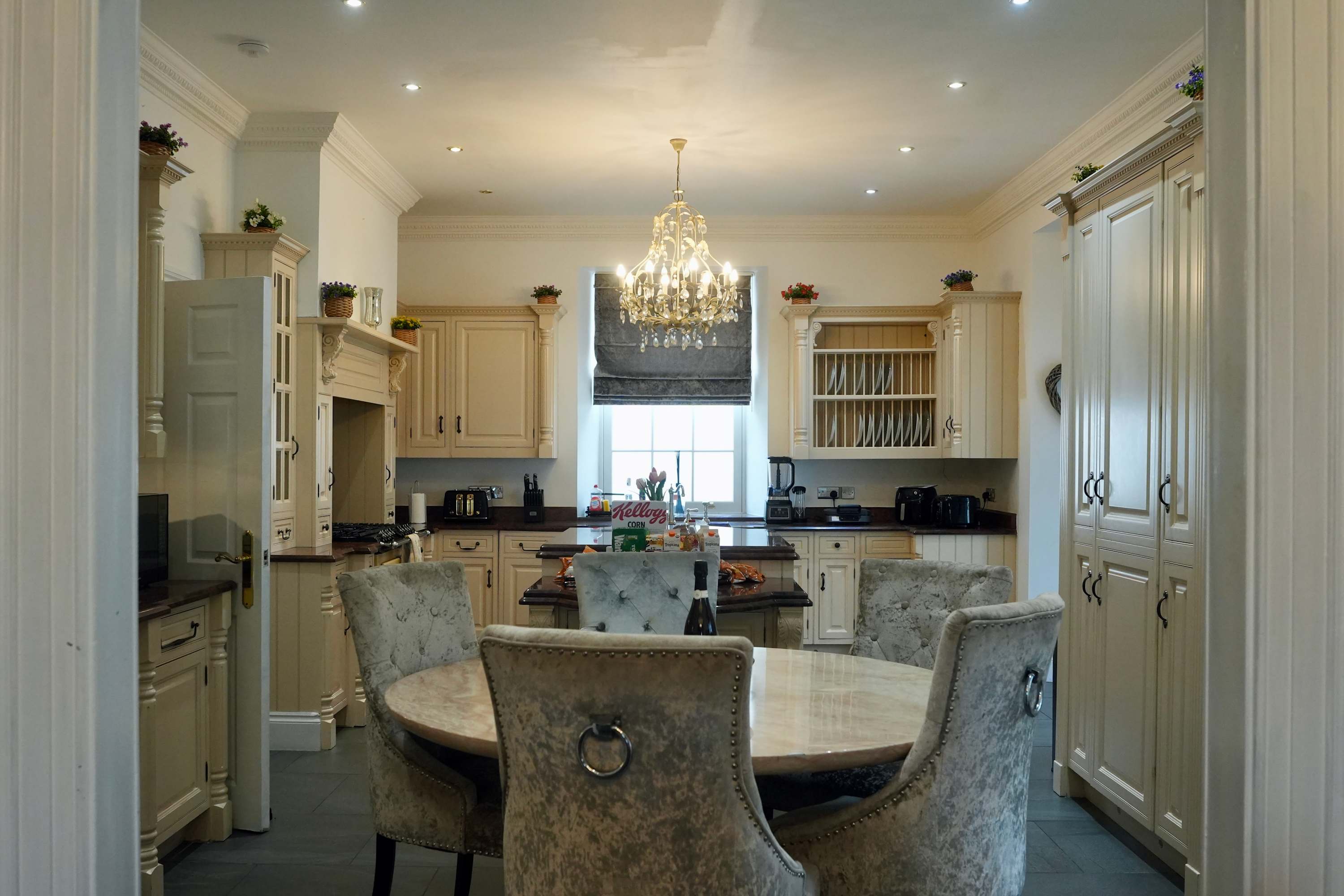 6 Bedroom Family House Chapelhall near Glasgow in Woodhall Street 73 ML6 8SH - Property image 39 - VivreStays