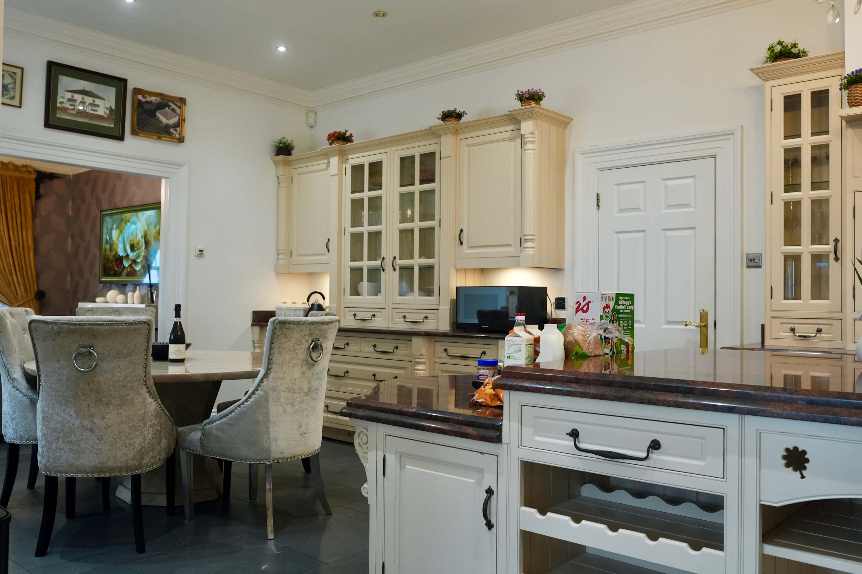 6 Bedroom Family House Chapelhall near Glasgow in Woodhall Street 73 ML6 8SH - Property image 40 - VivreStays
