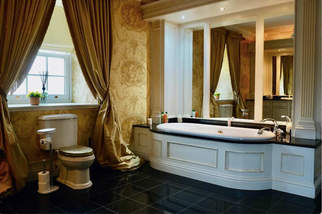 6 Bedroom Family House Chapelhall near Glasgow in Woodhall Street 73 ML6 8SH - Property image 48 - VivreStays