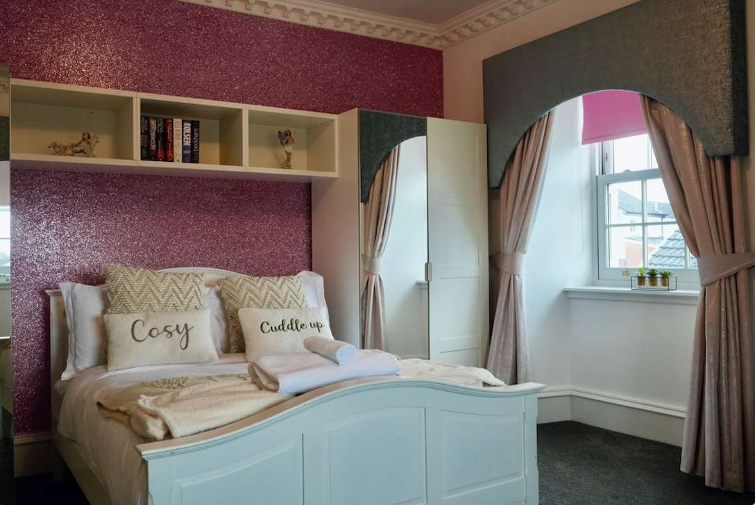 6 Bedroom Family House Chapelhall near Glasgow in Woodhall Street 73 ML6 8SH - Property image 52 - VivreStays