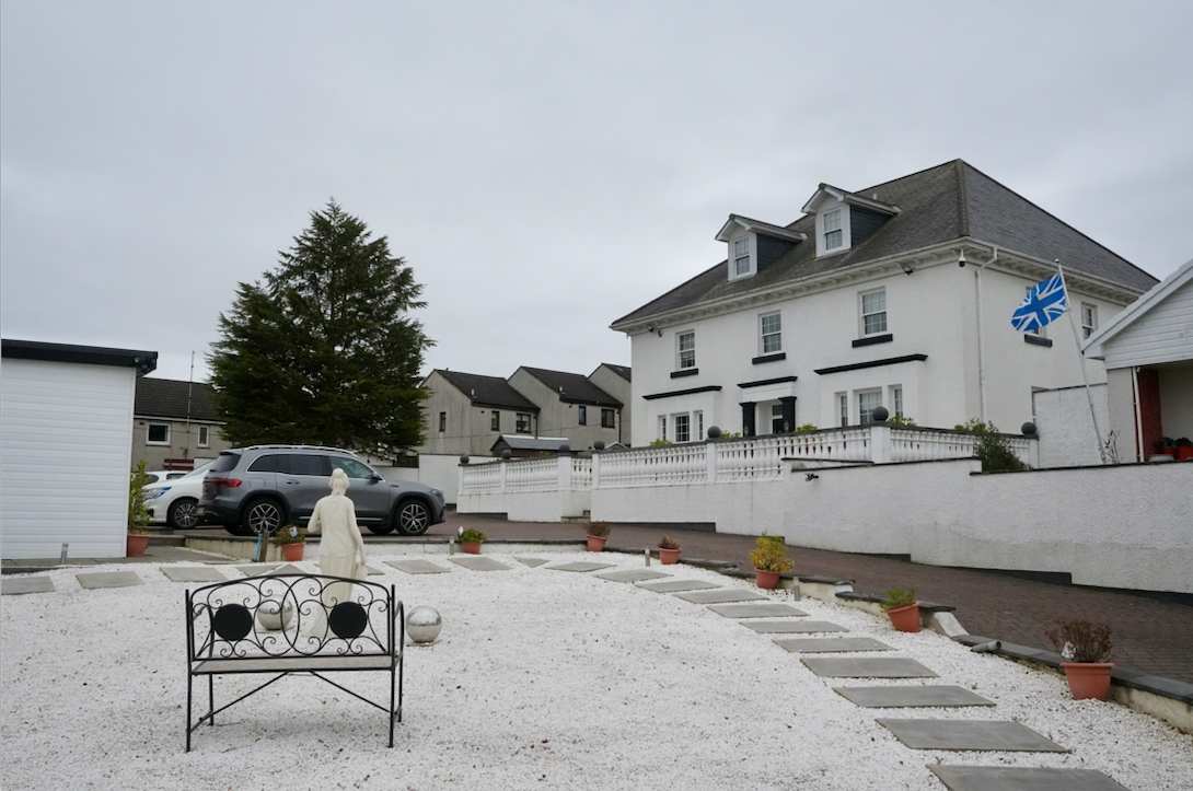 6 Bedroom Family House Chapelhall near Glasgow in Woodhall Street 73 ML6 8SH - Property image 58 - VivreStays