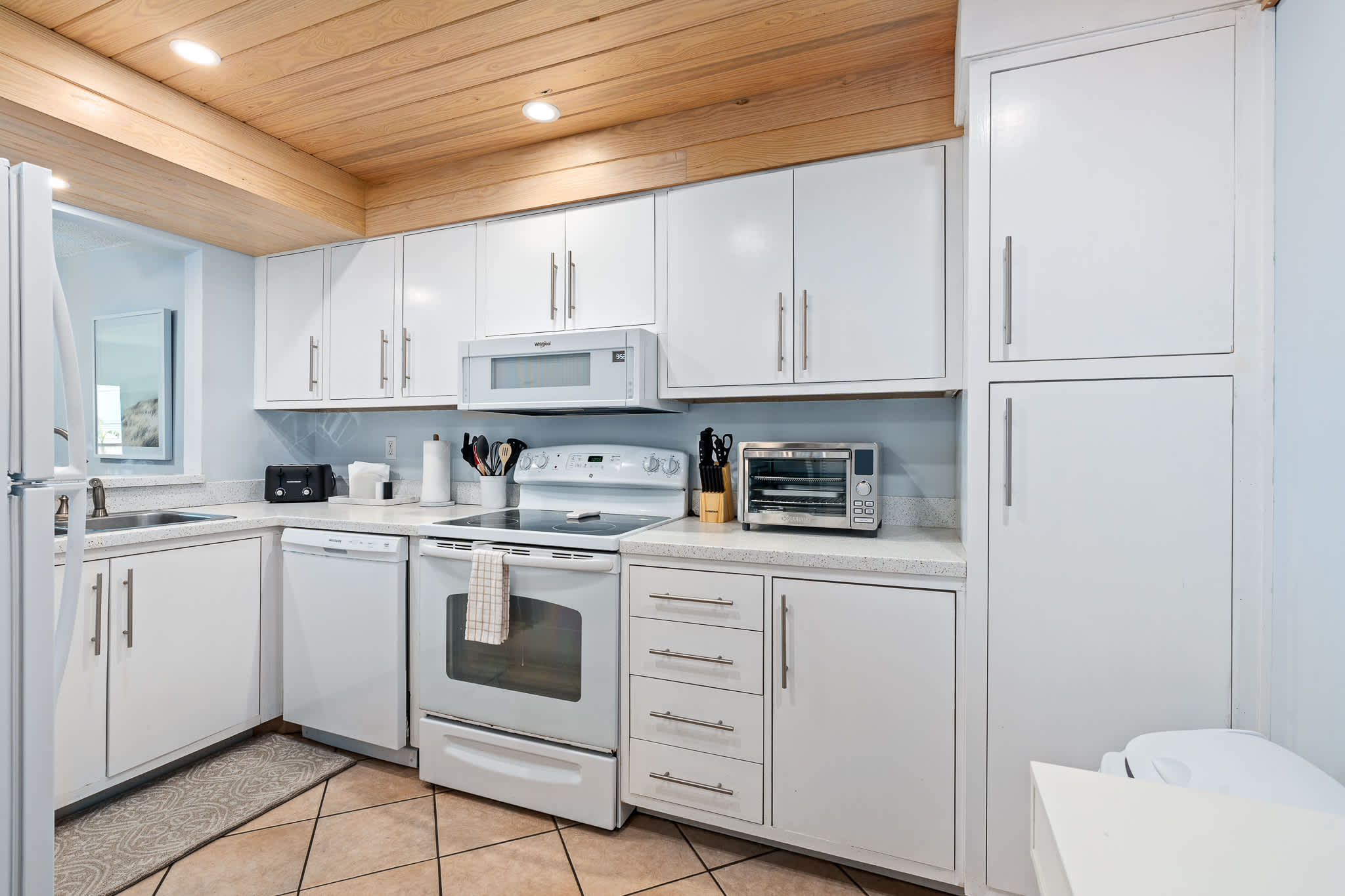 Gone Coastal | Steps to Beach | Sleeps 6 — photo 13