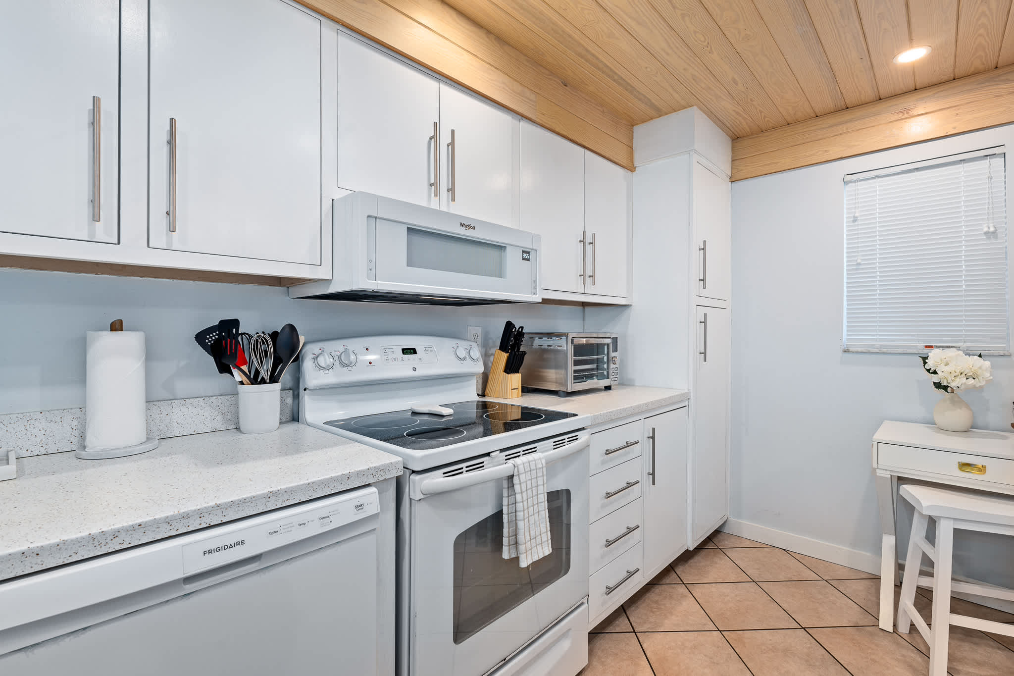 Gone Coastal | Steps to Beach | Sleeps 6 — photo 16