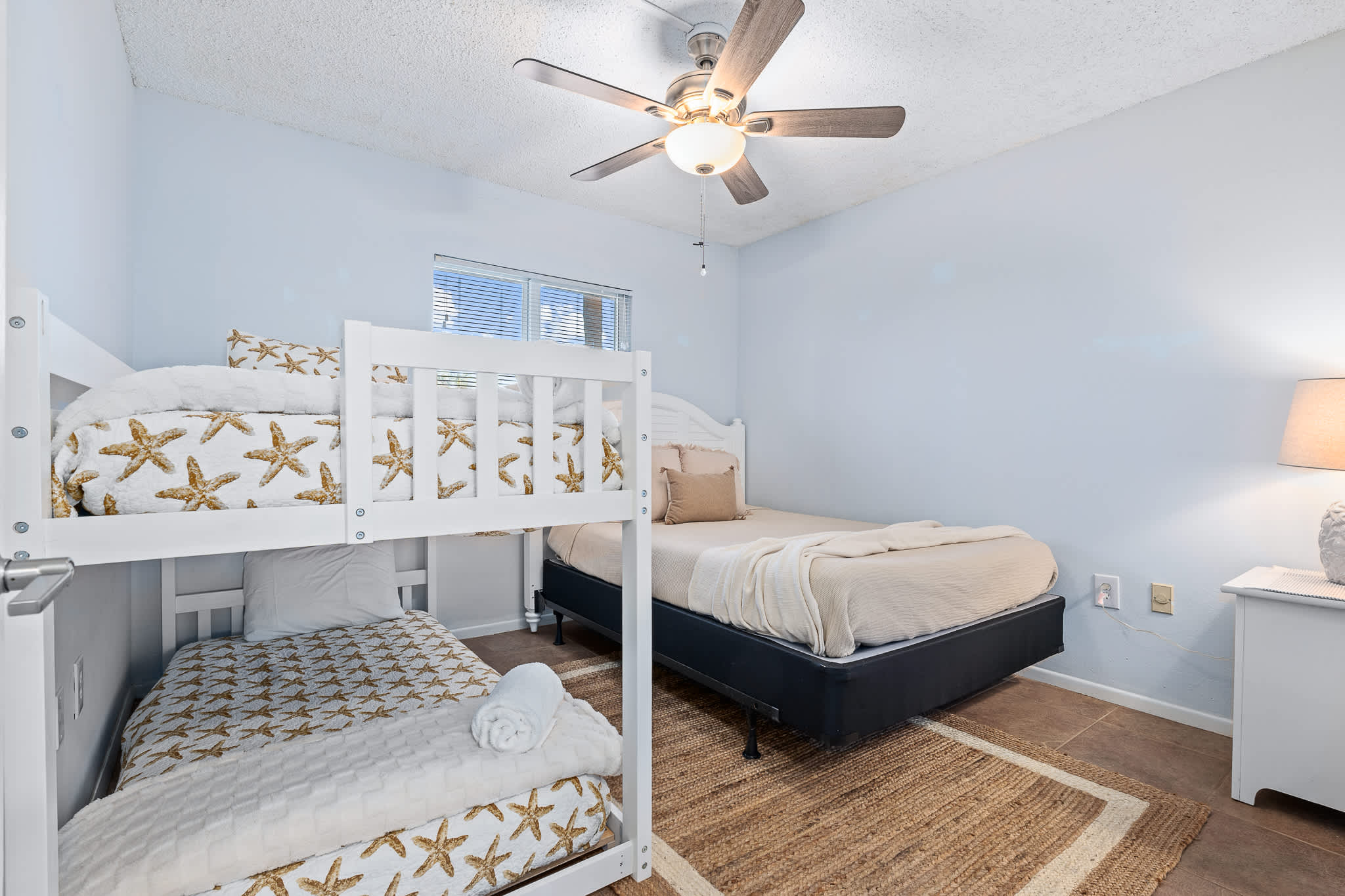 Gone Coastal | Steps to Beach | Sleeps 6 — photo 3
