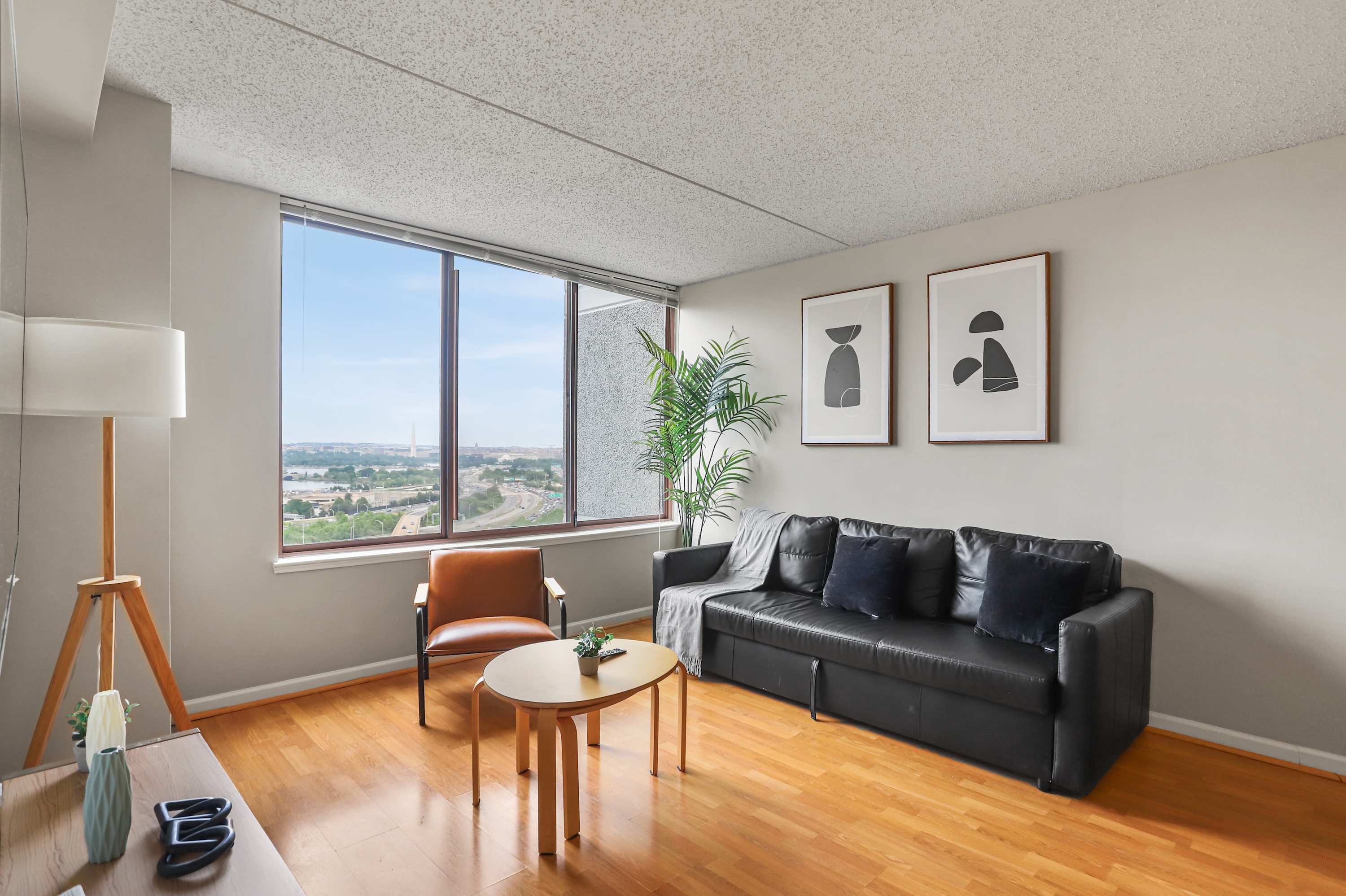Prime Location Apt Steps from Pentagon City Metro
