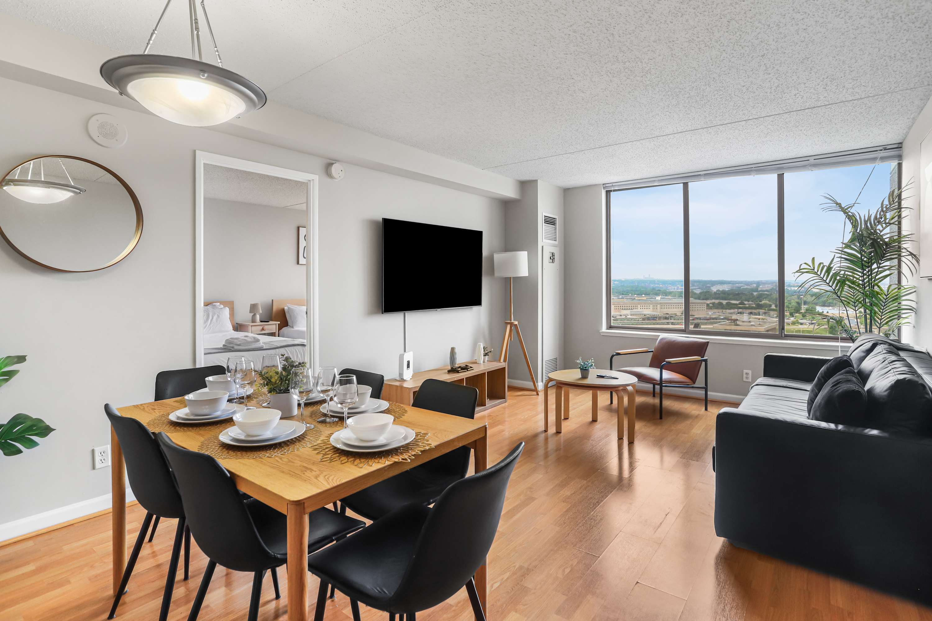 Prime Location Apt Steps from Pentagon City Metro