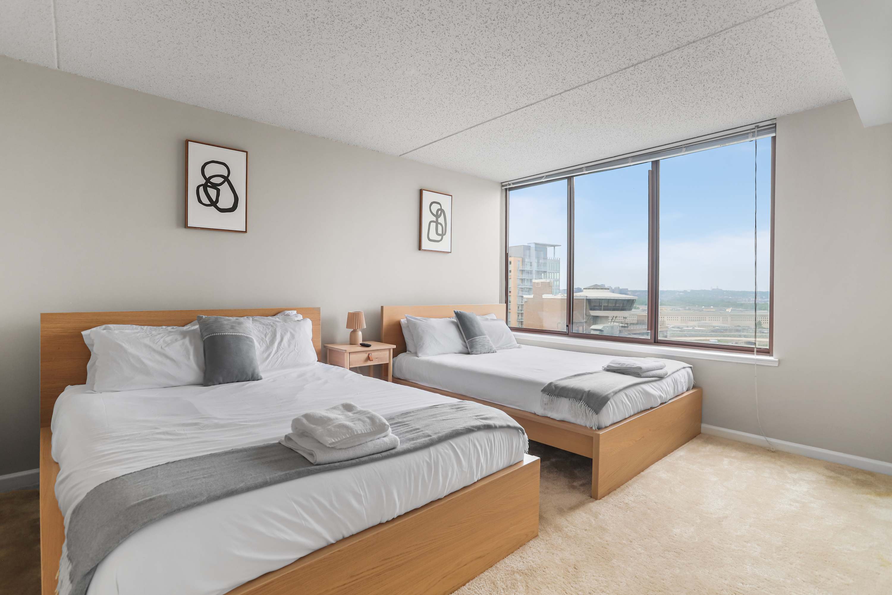 Prime Location Apt Steps from Pentagon City Metro