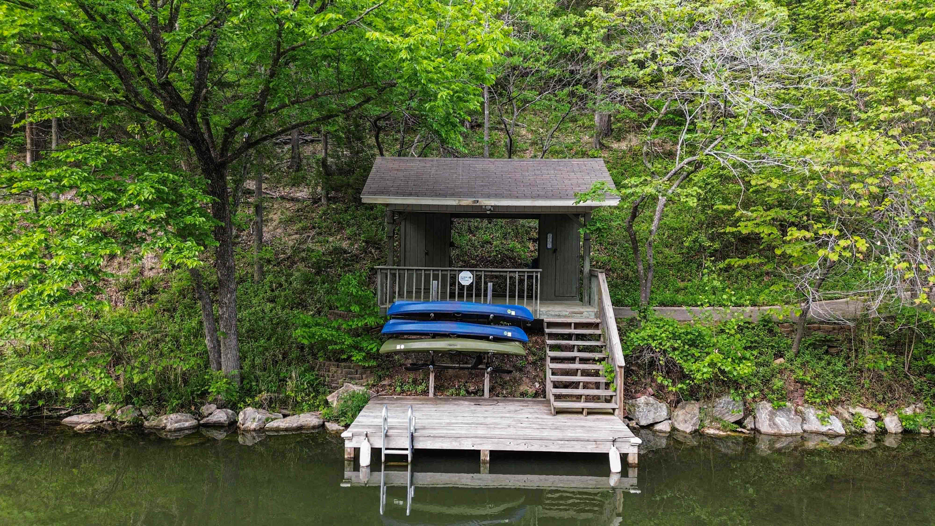 The Ubuntu-Hot Tub-Lake Windsor-2mi to Bike Park