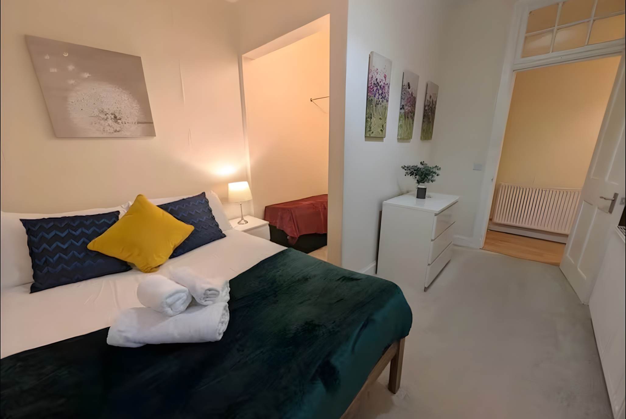 View Morningside 2BR, Direct Bus to Old Town Edinburgh in Balcarres Street 72 EH10 5LT Morningside 2BR, Direct Bus to Old Town Edinburgh in Balcarres Street 72 EH10 5LT - Property image 3 - VivreStays