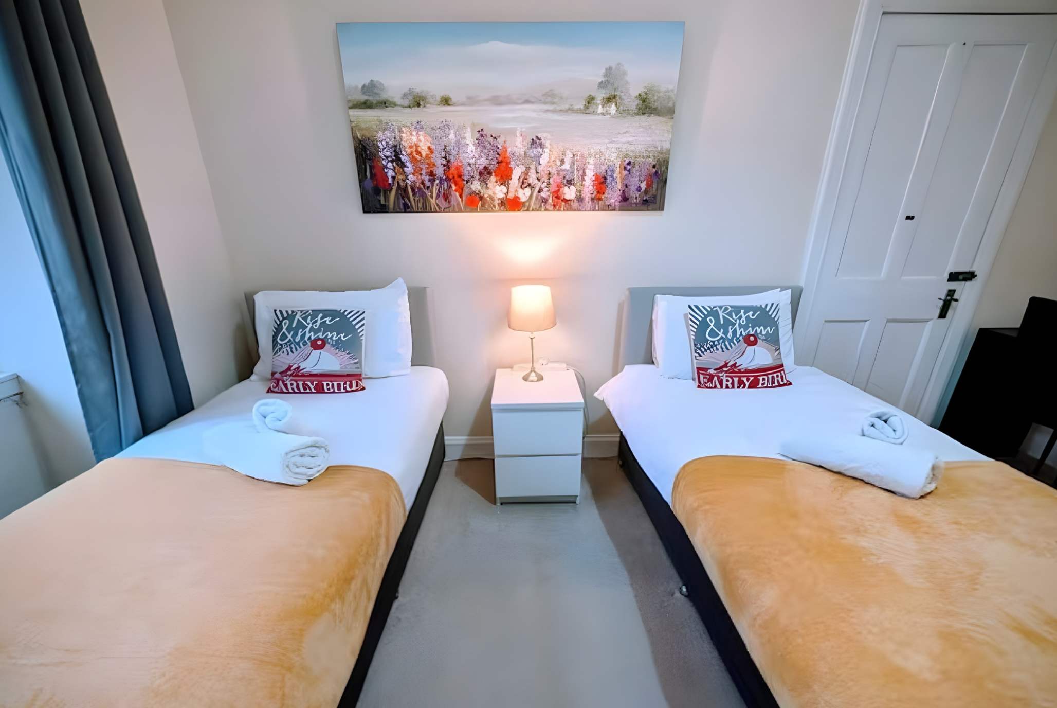 Morningside 2BR, Direct Bus to Old Town Edinburgh serviced apartment - Edinburgh - VivreStays