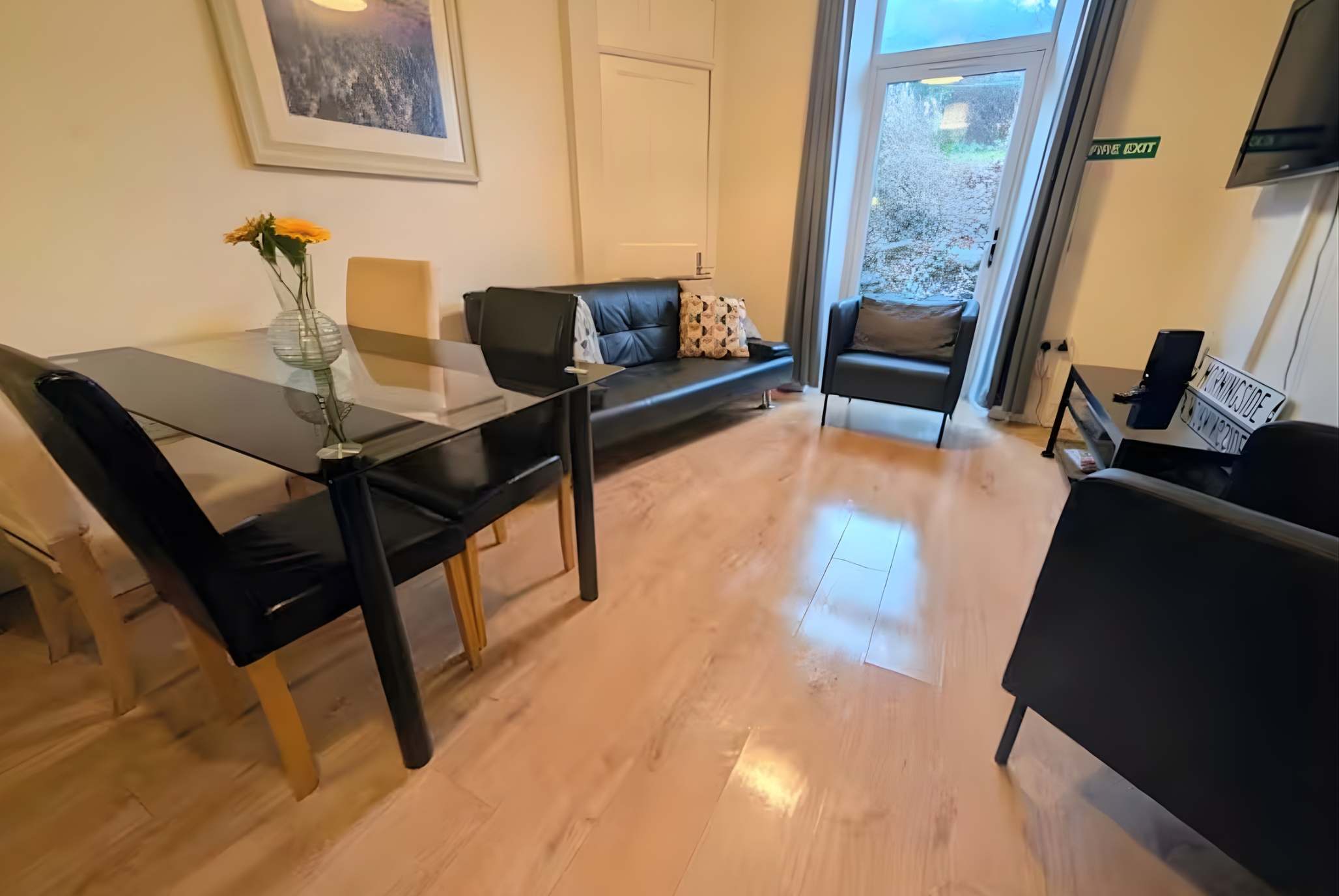 View Morningside 2BR, Direct Bus to Old Town Edinburgh in Balcarres Street 72 EH10 5LT Morningside 2BR, Direct Bus to Old Town Edinburgh in Balcarres Street 72 EH10 5LT - Property image 2 - VivreStays