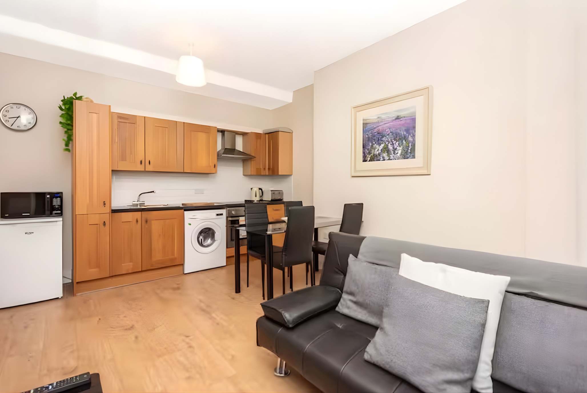 View Morningside 2BR, Direct Bus to Old Town Edinburgh in Balcarres Street 72 EH10 5LT Morningside 2BR, Direct Bus to Old Town Edinburgh in Balcarres Street 72 EH10 5LT - Property image 6 - VivreStays