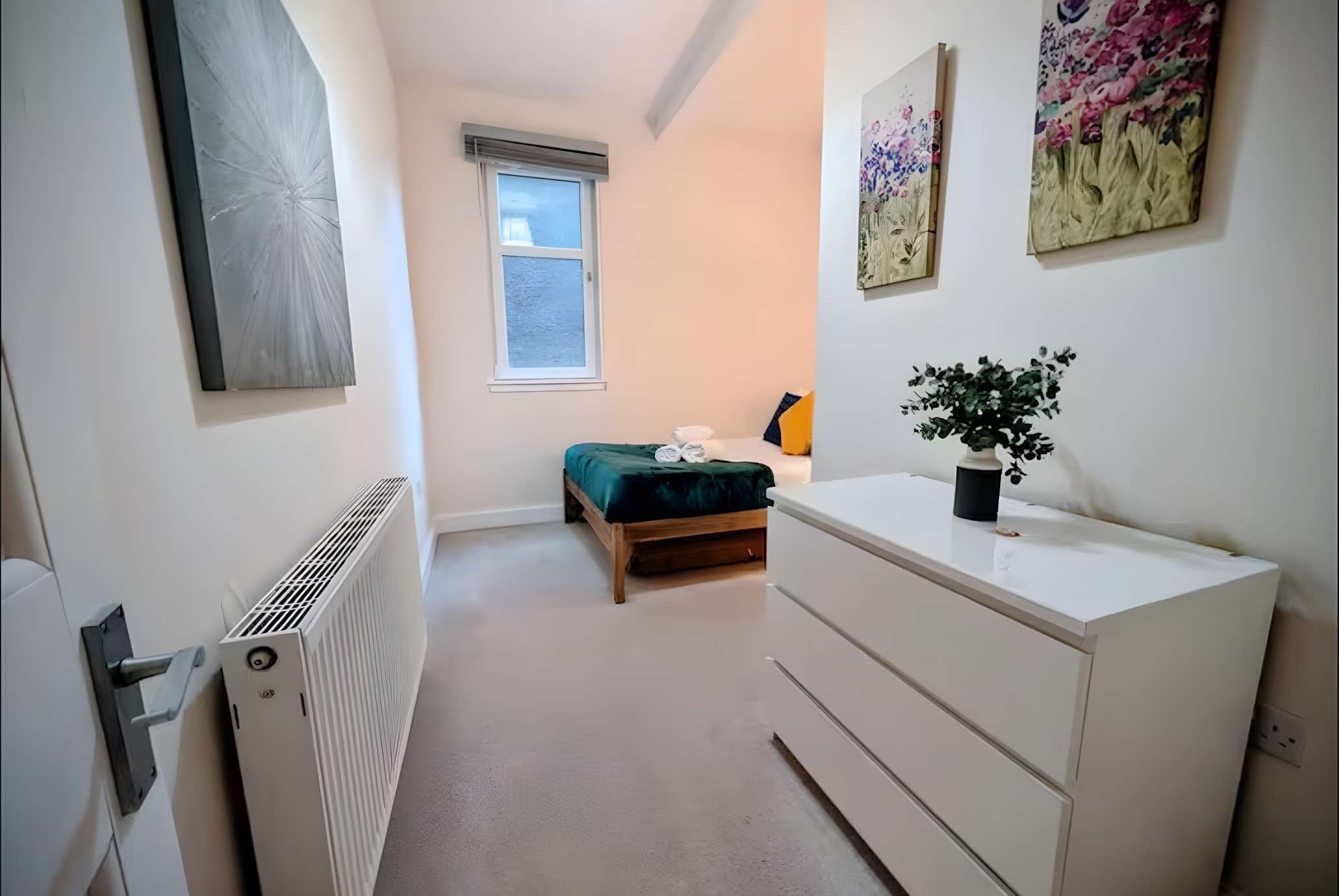 View Morningside 2BR, Direct Bus to Old Town Edinburgh in Balcarres Street 72 EH10 5LT Morningside 2BR, Direct Bus to Old Town Edinburgh in Balcarres Street 72 EH10 5LT - Property image 10 - VivreStays