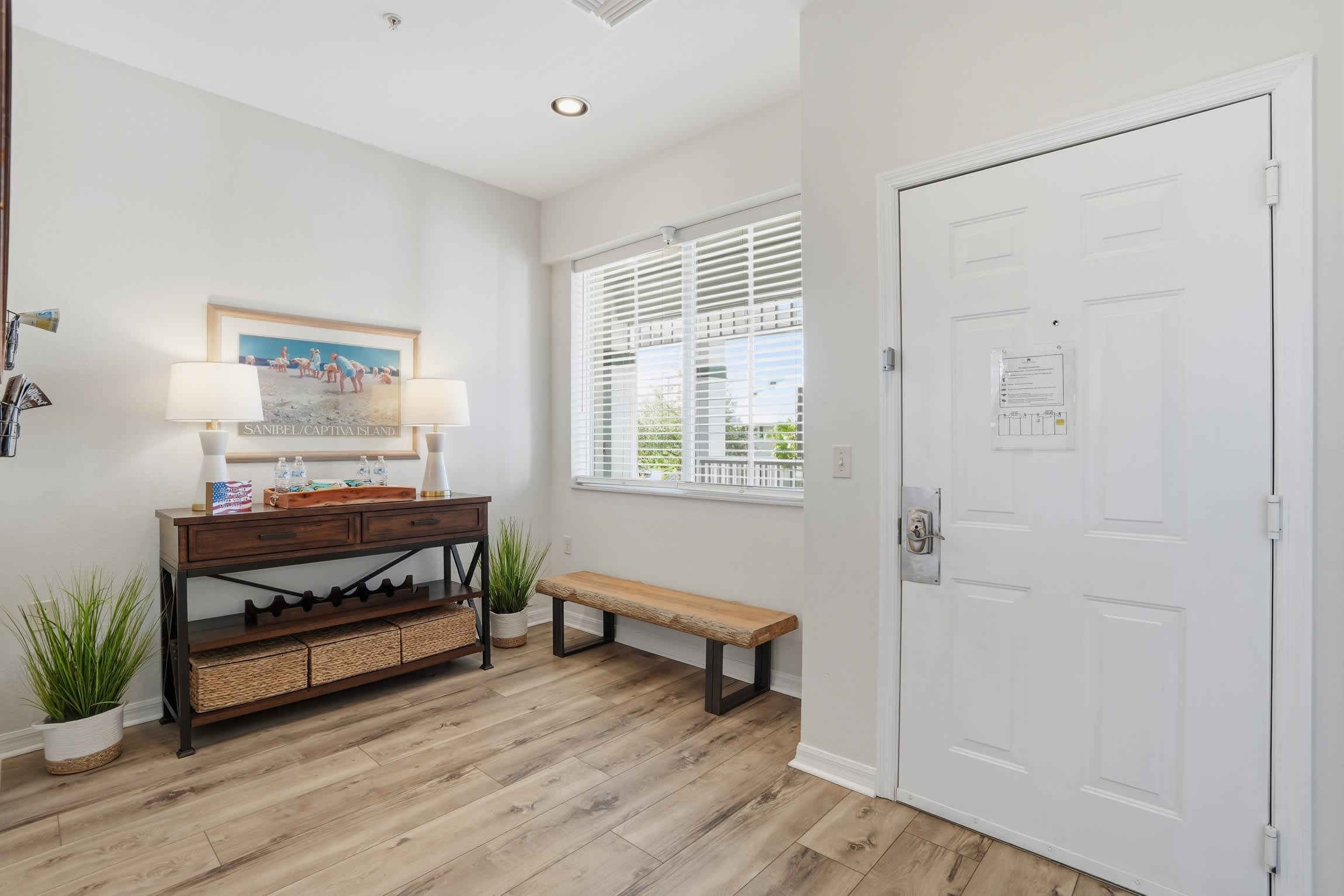 1021 Beautiful Lake and Fountain Views Sleeps 6 | Photo 11