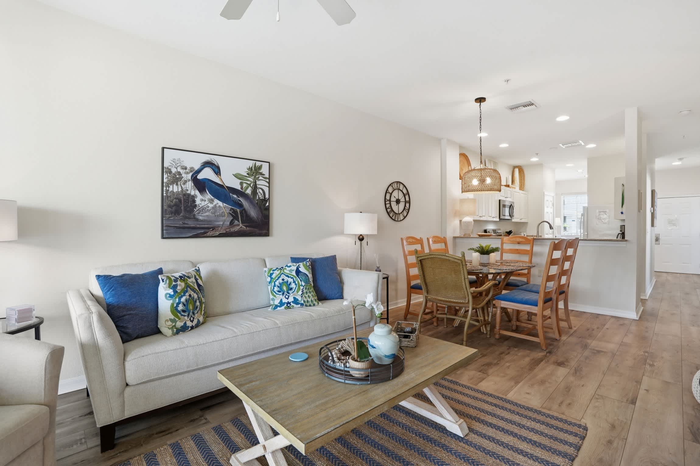 1021 Beautiful Lake and Fountain Views Sleeps 6 | Photo 16