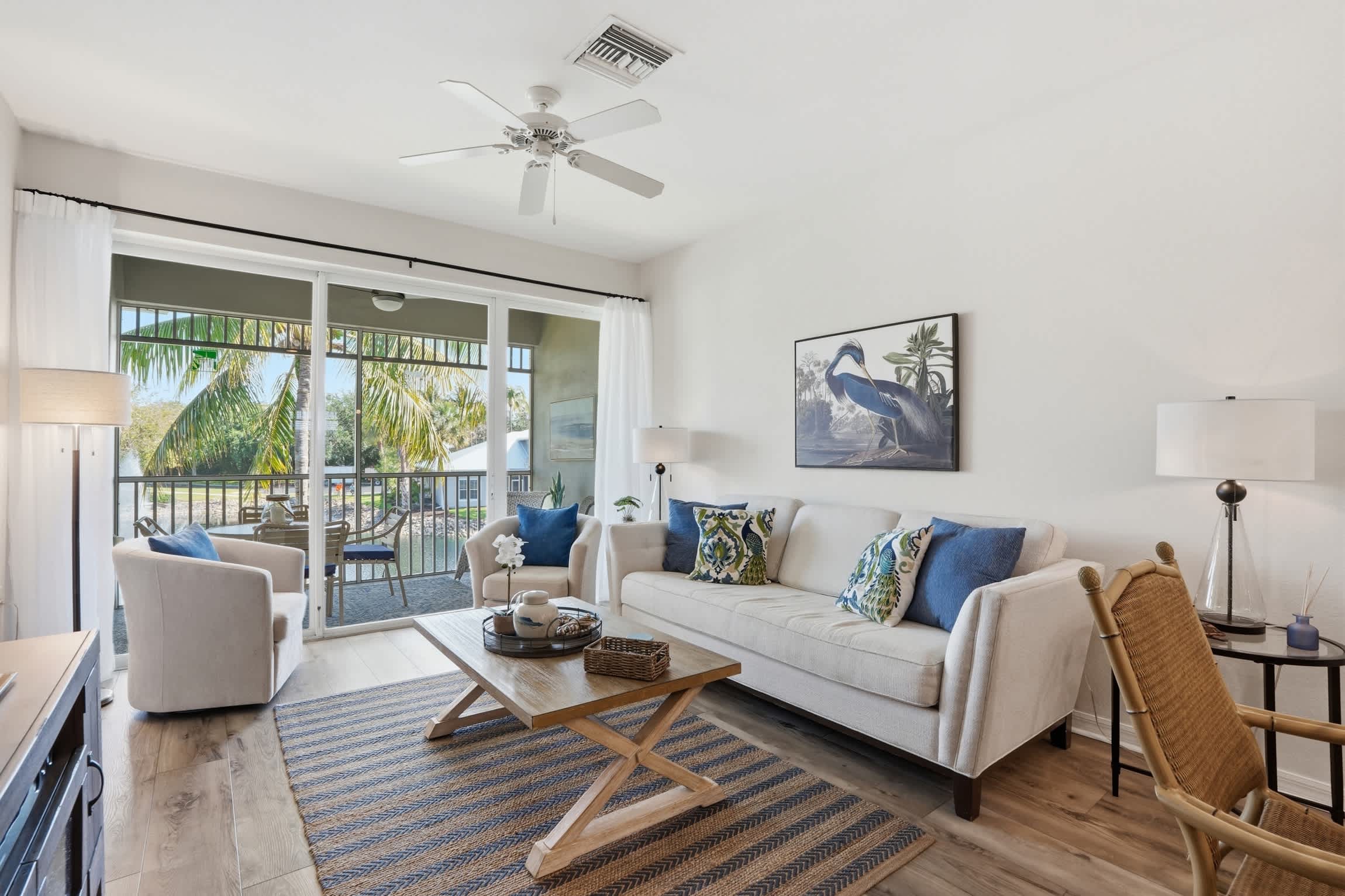 1021 Beautiful Lake and Fountain Views Sleeps 6 | Photo 6