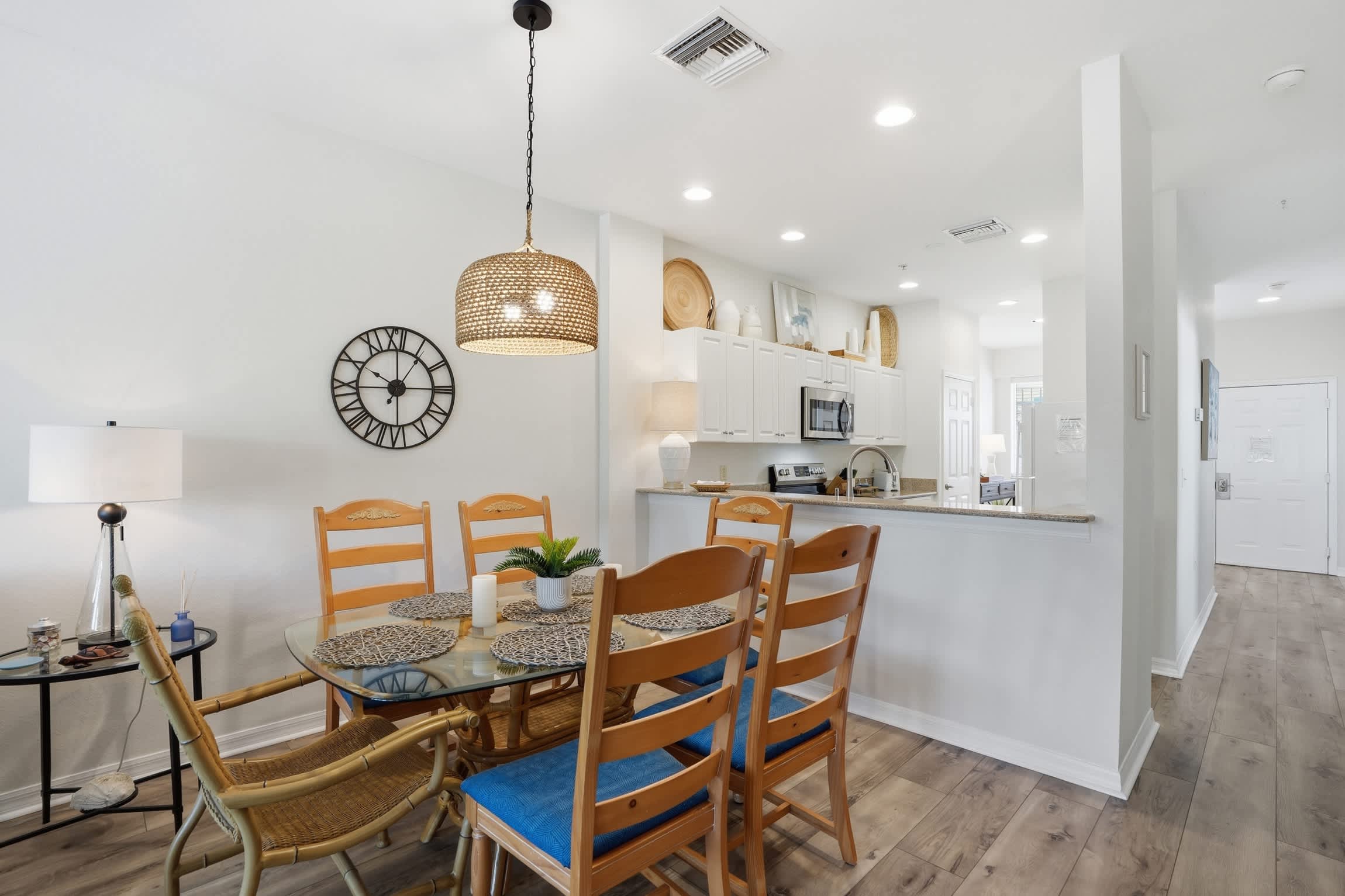 1021 Beautiful Lake and Fountain Views Sleeps 6 | Photo 18