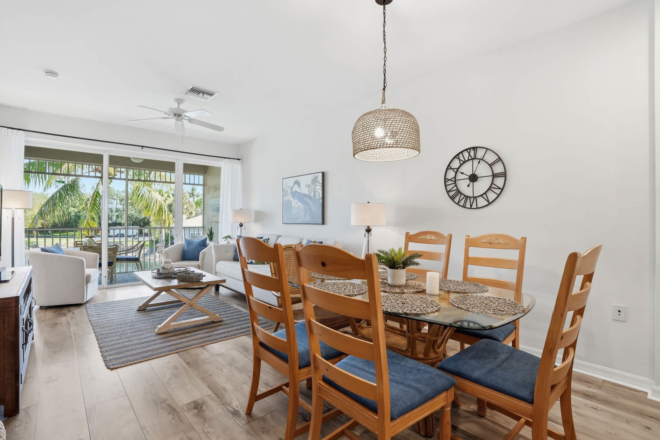 1021 Beautiful Lake and Fountain Views Sleeps 6 | Photo 19