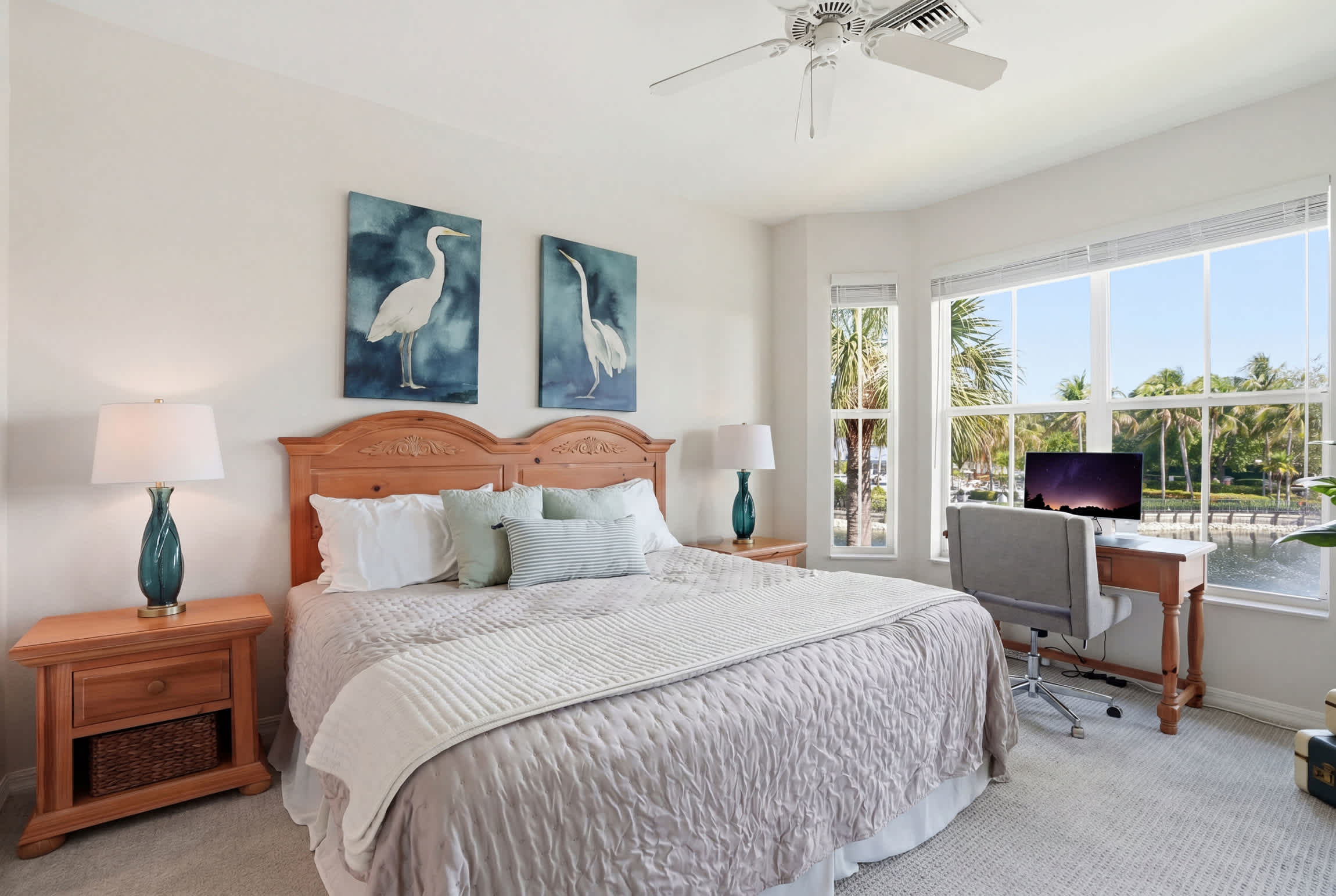 1021 Beautiful Lake and Fountain Views Sleeps 6 | Photo 3