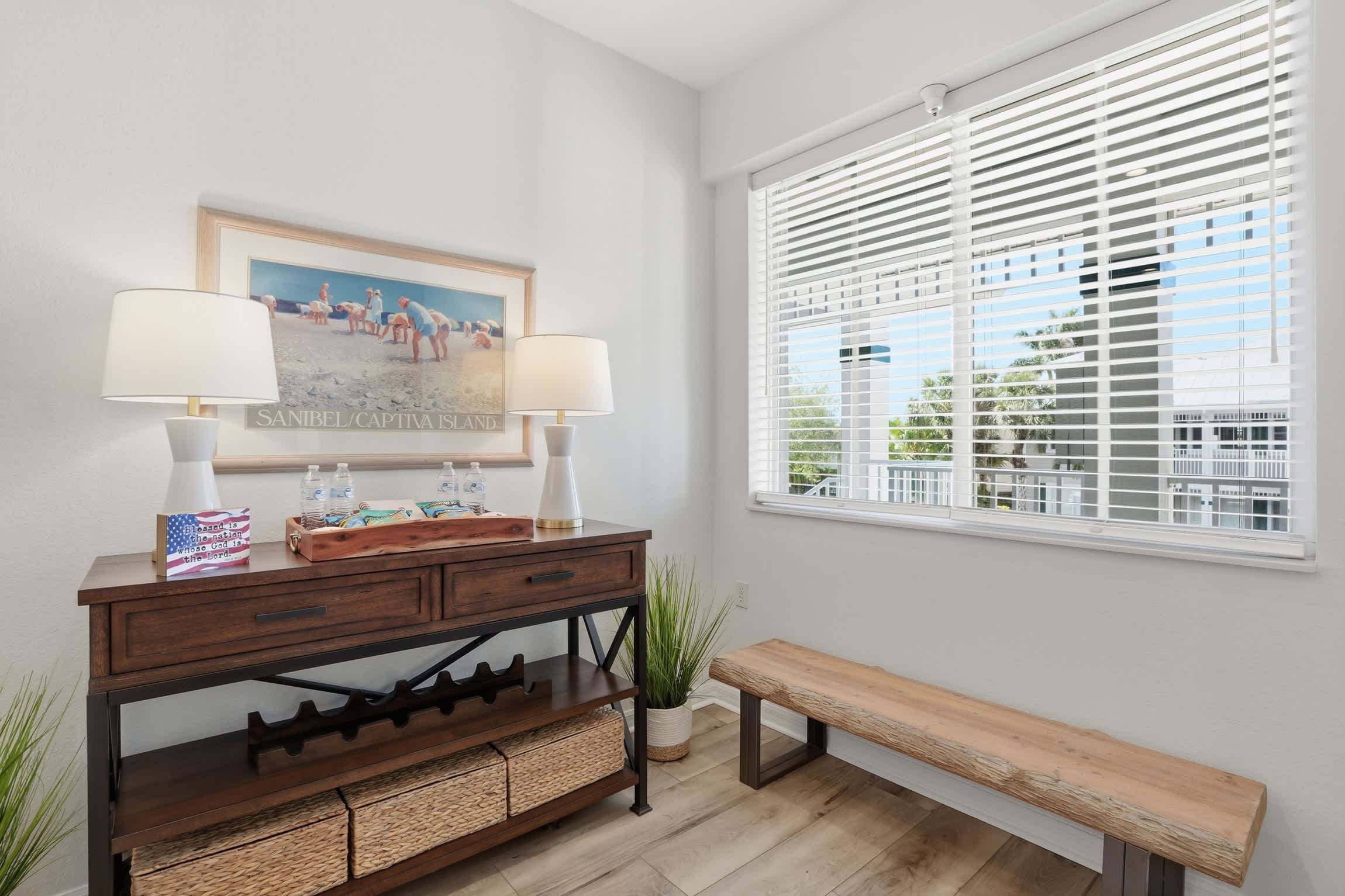 1021 Beautiful Lake and Fountain Views Sleeps 6 | Photo 15