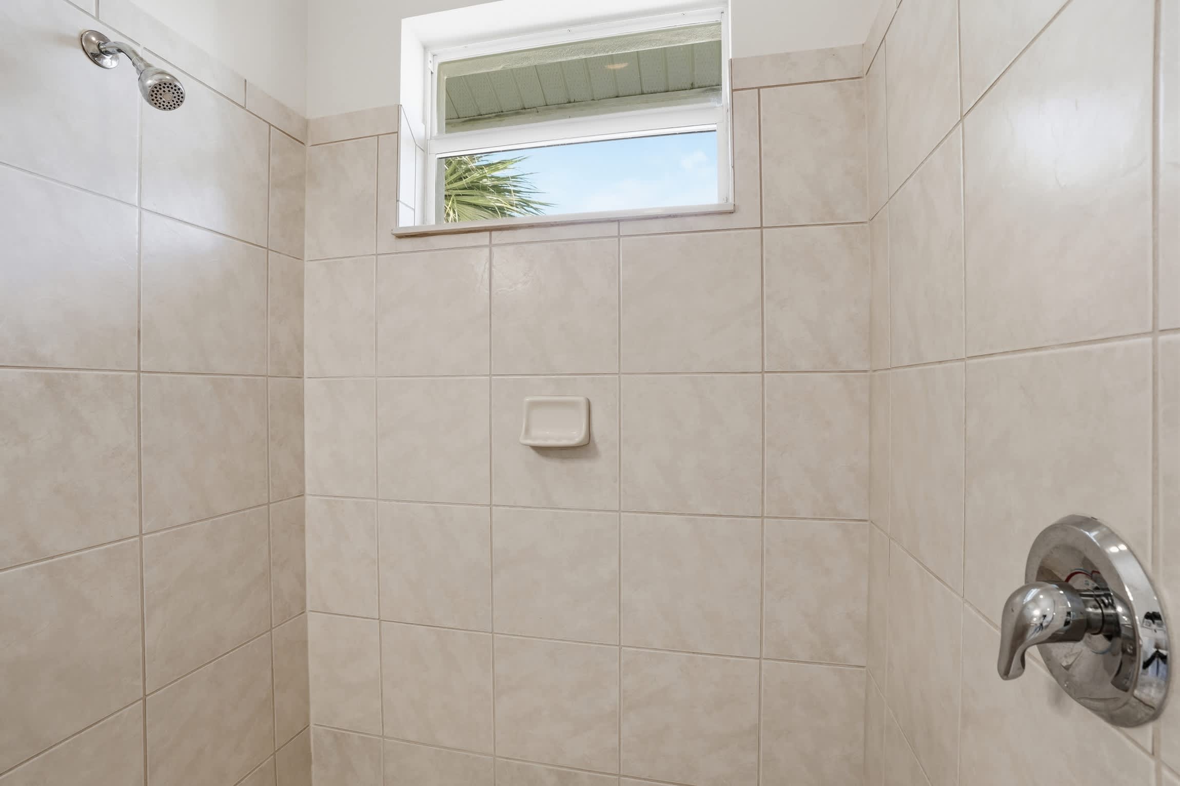 1021 Beautiful Lake and Fountain Views Sleeps 6 | Photo 23