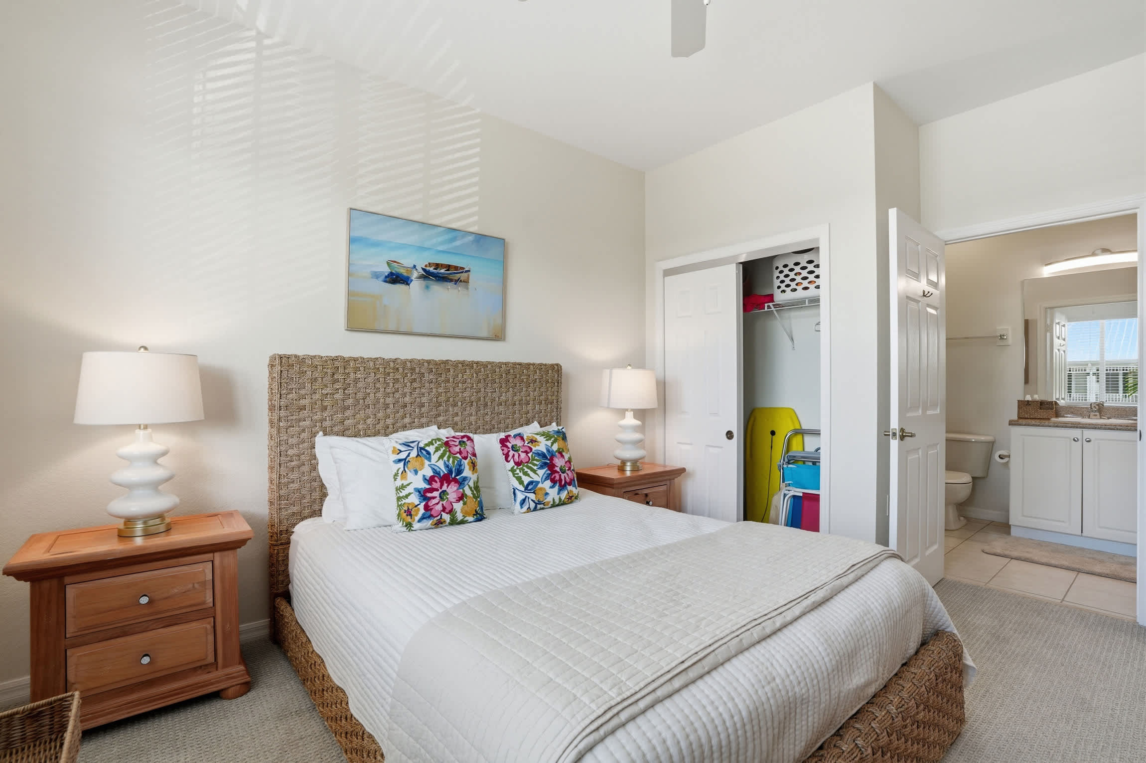 1021 Beautiful Lake and Fountain Views Sleeps 6 | Photo 25