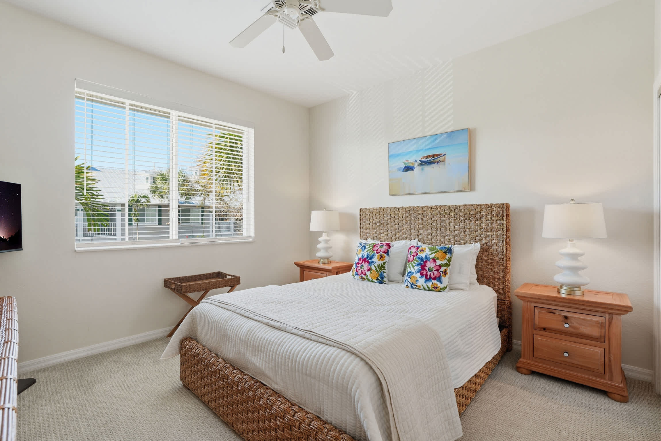 1021 Beautiful Lake and Fountain Views Sleeps 6 | Photo 4