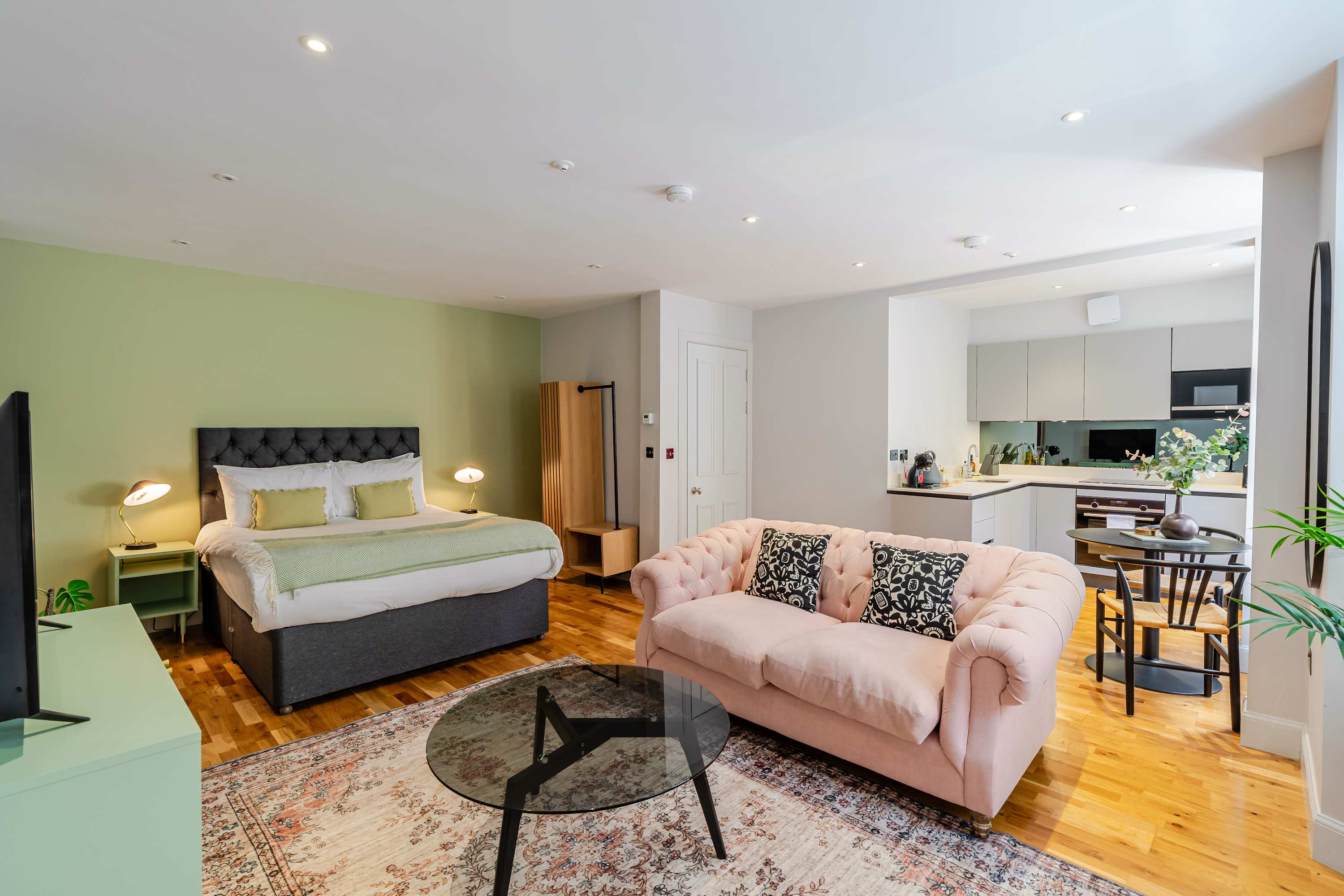 Drakon Suite - City Centre 1 Bed Studio Apartment — Edinburgh, Scotland — vacation rental