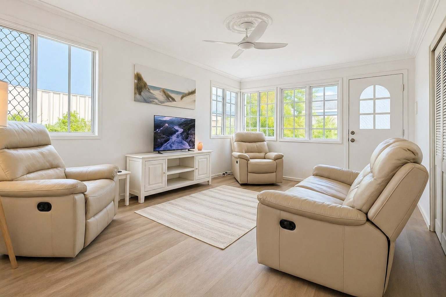 Relaxing 2BR Getaway: Nespresso, WiFi & Parking — Runaway Bay, QLD — vacation rental