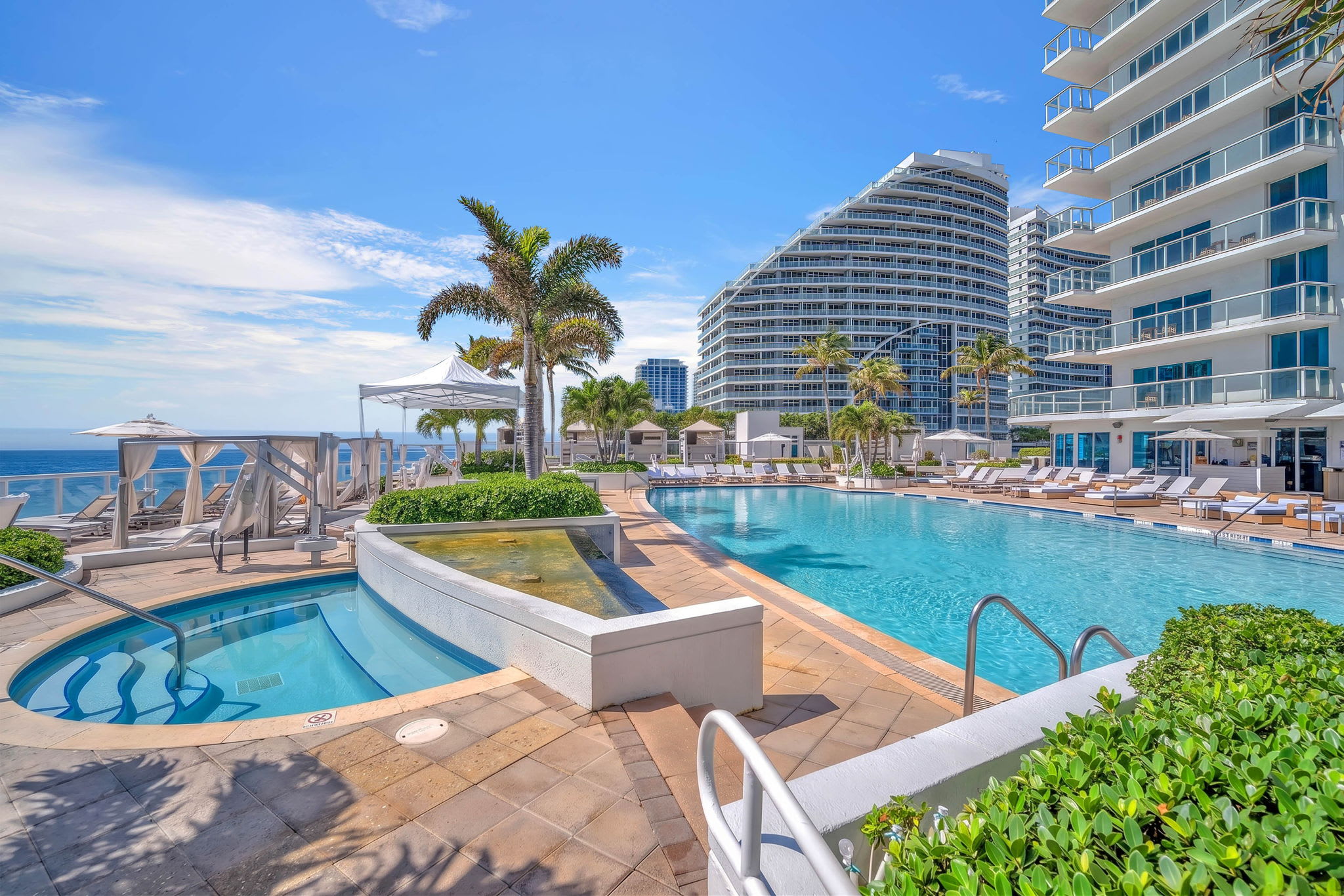 Sea La Vie - Oceanfront Condo
