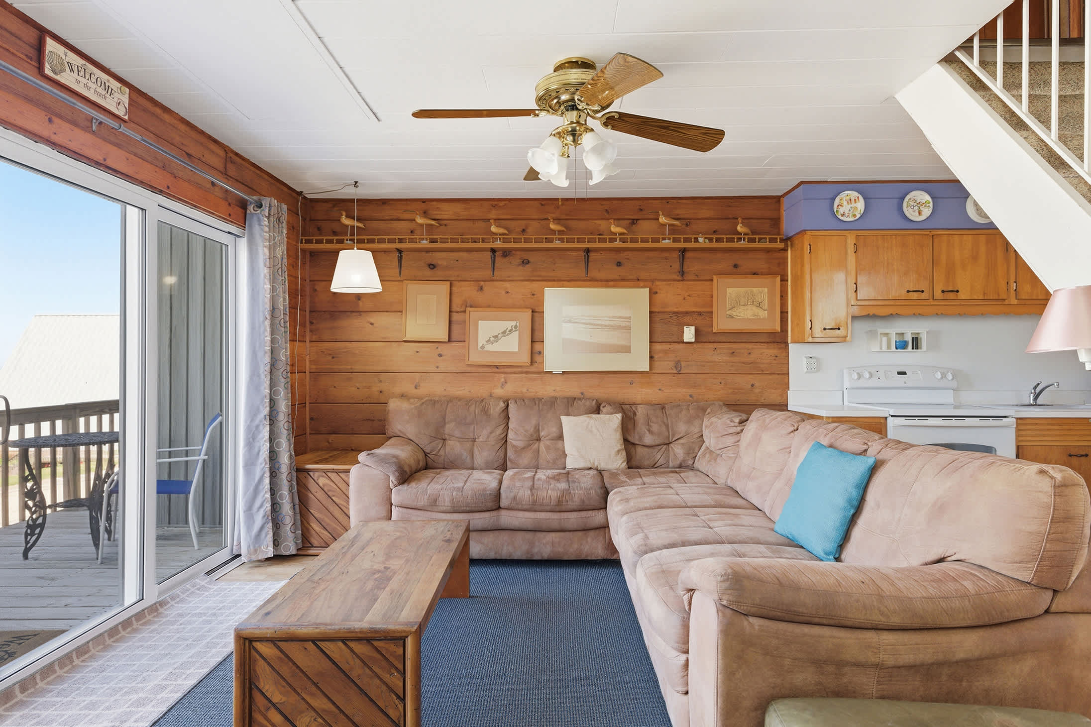 Settle in and let the day unfold, with the outdoors just beyond.