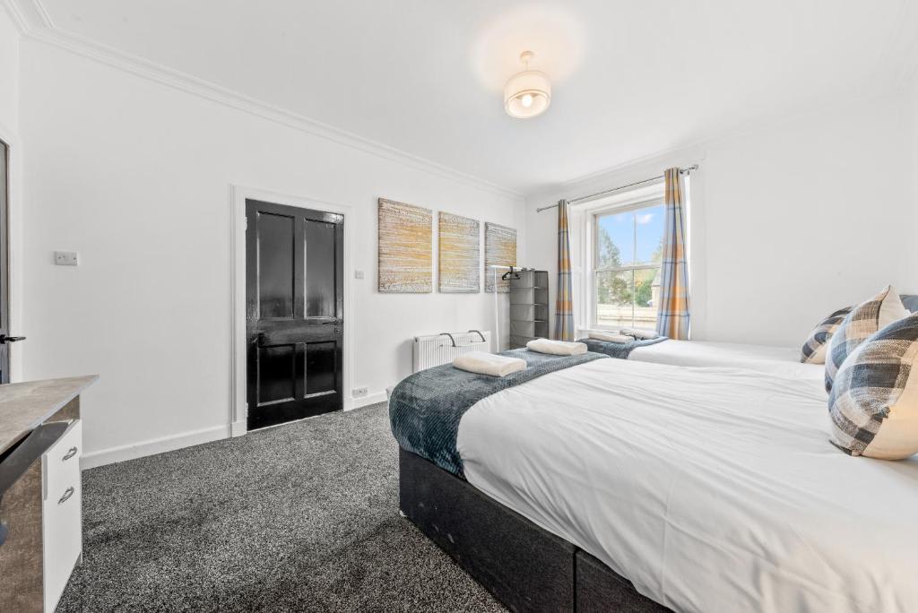 View Central Hawick Flat, Sleeps 13, Families & Work in High Street TD9 9BU Central Hawick Flat, Sleeps 13, Families & Work in High Street TD9 9BU - Property image 19 - VivreStays
