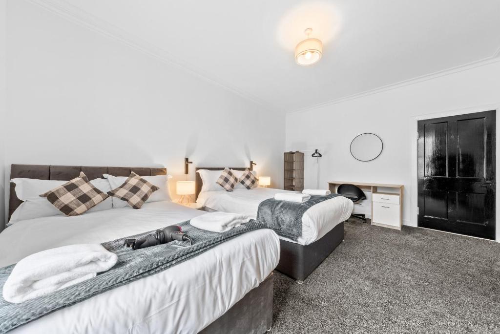 View Central Hawick Flat, Sleeps 13, Families & Work in High Street TD9 9BU Central Hawick Flat, Sleeps 13, Families & Work in High Street TD9 9BU - Property image 6 - VivreStays