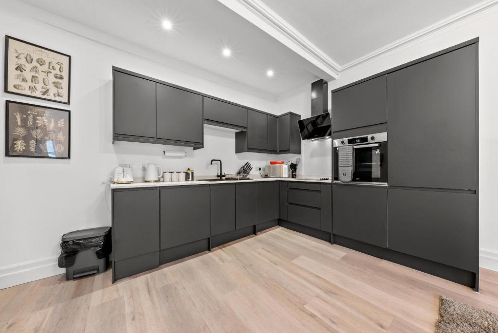 View Central Hawick Flat, Sleeps 13, Families & Work in High Street TD9 9BU Central Hawick Flat, Sleeps 13, Families & Work in High Street TD9 9BU - Property image 16 - VivreStays