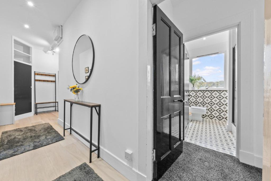 View Central Hawick Flat, Sleeps 13, Families & Work in High Street TD9 9BU Central Hawick Flat, Sleeps 13, Families & Work in High Street TD9 9BU - Property image 29 - VivreStays