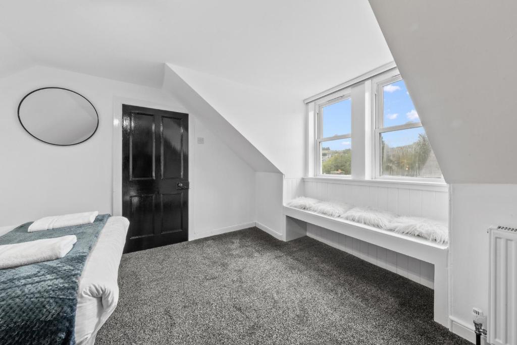 View Central Hawick Flat, Sleeps 13, Families & Work in High Street TD9 9BU Central Hawick Flat, Sleeps 13, Families & Work in High Street TD9 9BU - Property image 36 - VivreStays