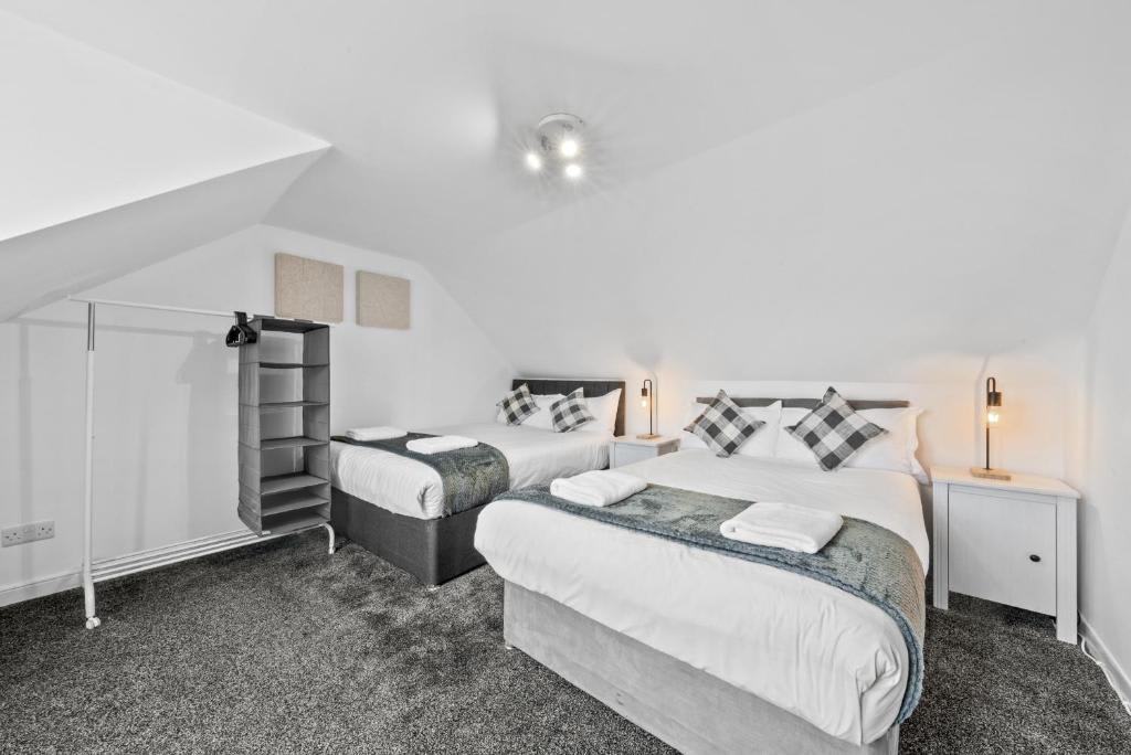 View Central Hawick Flat, Sleeps 13, Families & Work in High Street TD9 9BU Central Hawick Flat, Sleeps 13, Families & Work in High Street TD9 9BU - Property image 38 - VivreStays