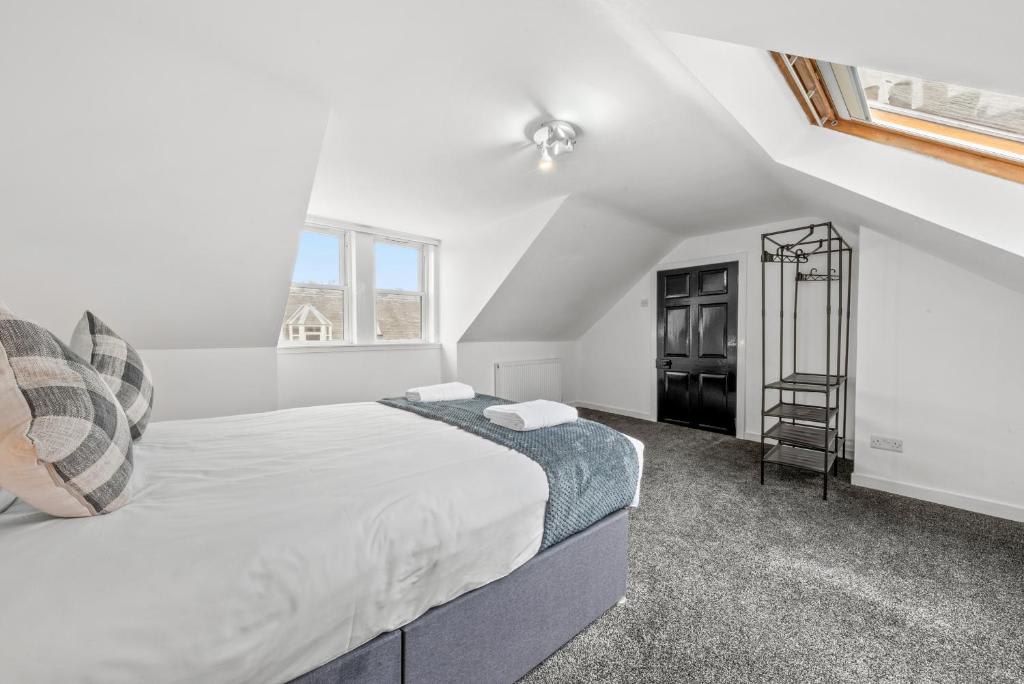 View Central Hawick Flat, Sleeps 13, Families & Work in High Street TD9 9BU Central Hawick Flat, Sleeps 13, Families & Work in High Street TD9 9BU - Property image 35 - VivreStays