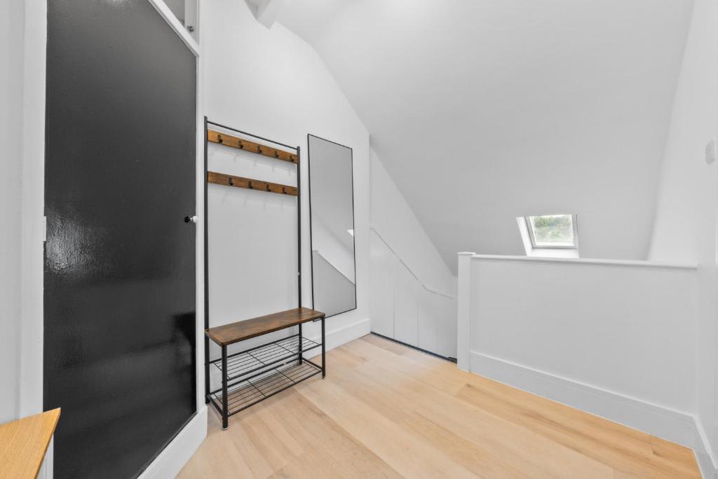 View Central Hawick Flat, Sleeps 13, Families & Work in High Street TD9 9BU Central Hawick Flat, Sleeps 13, Families & Work in High Street TD9 9BU - Property image 40 - VivreStays
