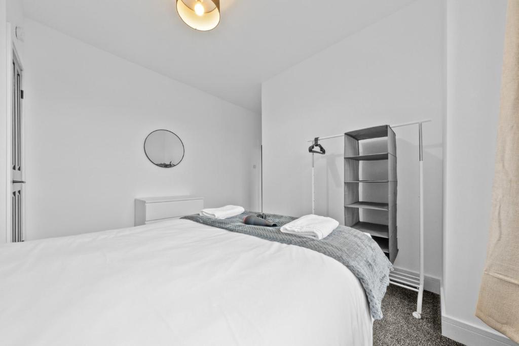 View Central Hawick Flat, Sleeps 13, Families & Work in High Street TD9 9BU Central Hawick Flat, Sleeps 13, Families & Work in High Street TD9 9BU - Property image 39 - VivreStays