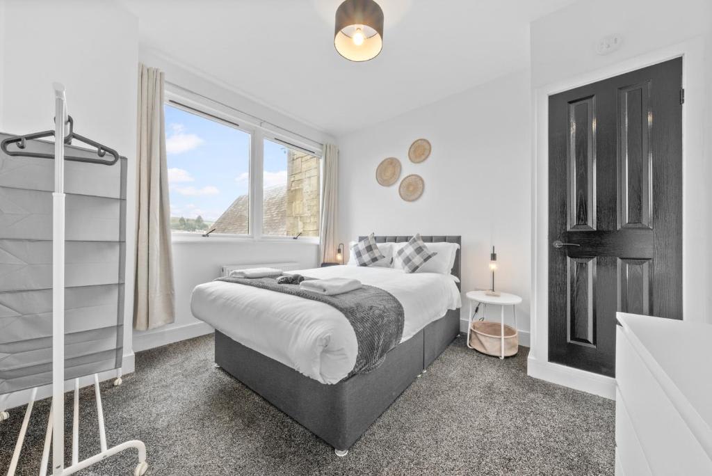 View Central Hawick Flat, Sleeps 13, Families & Work in High Street TD9 9BU Central Hawick Flat, Sleeps 13, Families & Work in High Street TD9 9BU - Property image 18 - VivreStays