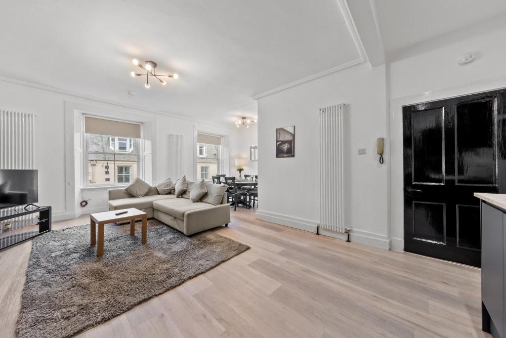 View Central Hawick Flat, Sleeps 13, Families & Work in High Street TD9 9BU Central Hawick Flat, Sleeps 13, Families & Work in High Street TD9 9BU - Property image 47 - VivreStays