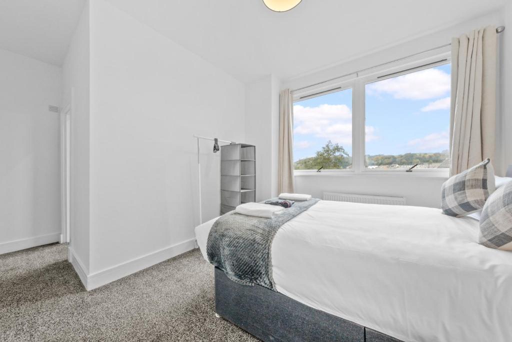 View Central Hawick Flat, Sleeps 13, Families & Work in High Street TD9 9BU Central Hawick Flat, Sleeps 13, Families & Work in High Street TD9 9BU - Property image 44 - VivreStays