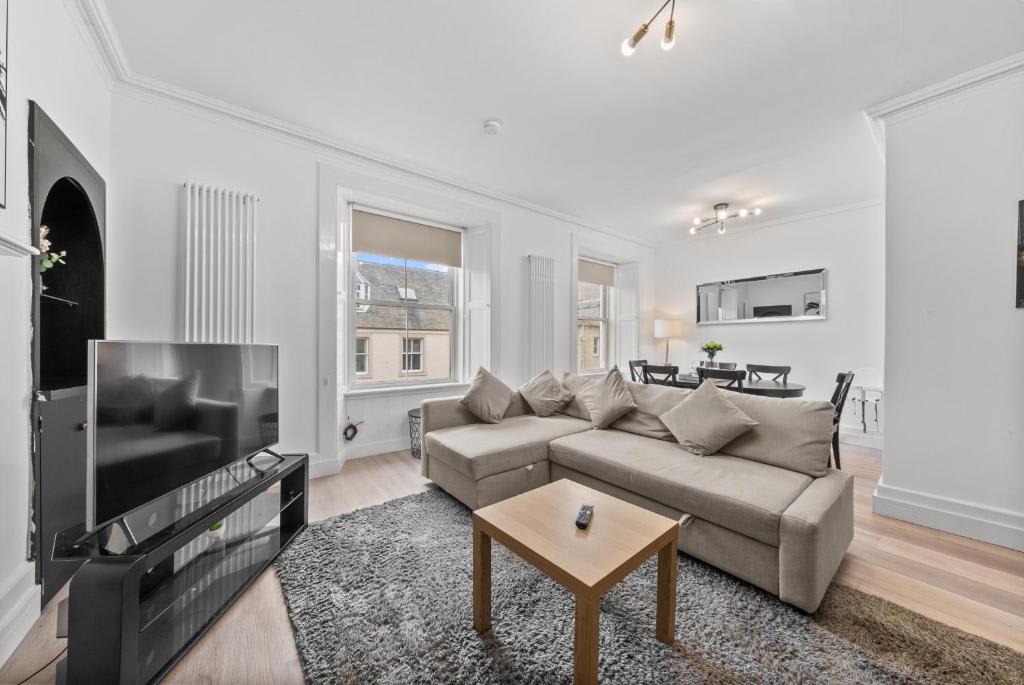 View Central Hawick Flat, Sleeps 13, Families & Work in High Street TD9 9BU Central Hawick Flat, Sleeps 13, Families & Work in High Street TD9 9BU - Property image 8 - VivreStays